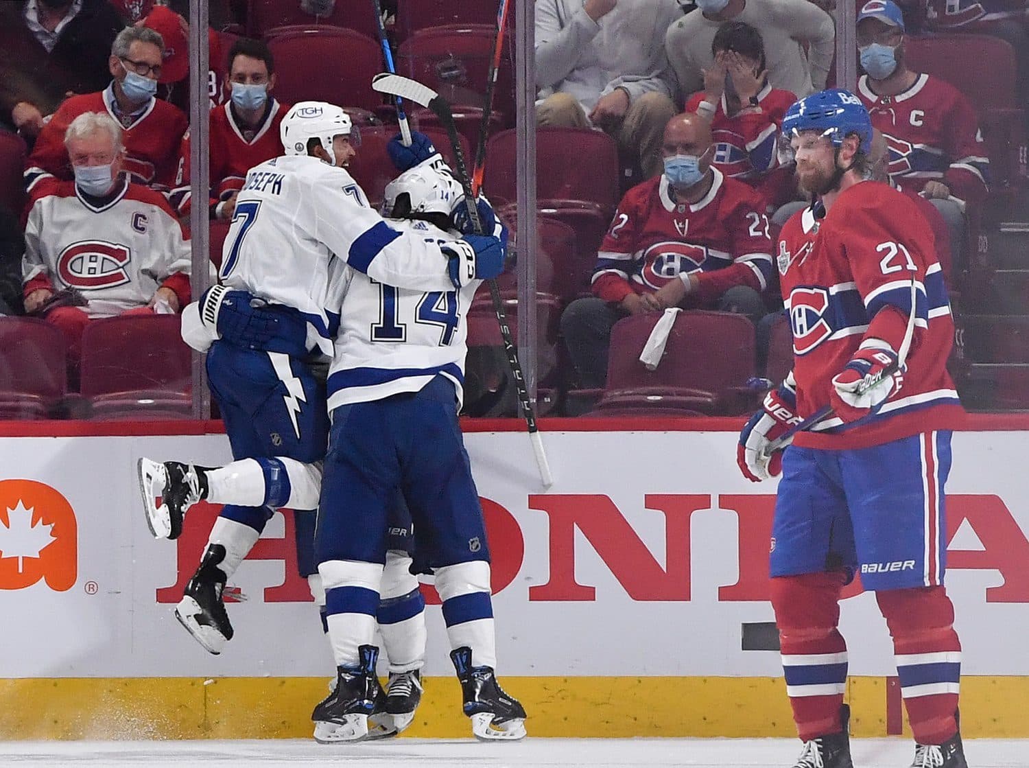 Lightning take 3-0 series lead in Stanley Cup Final