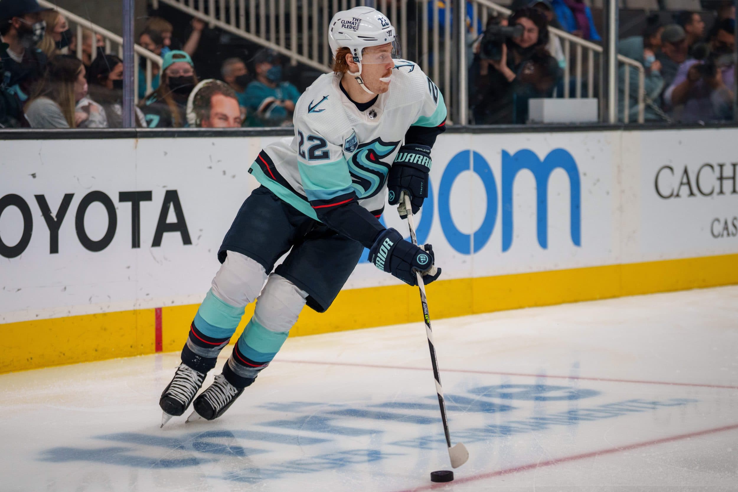 Winnipeg Jets re-acquire Mason Appleton from the Seattle Kraken