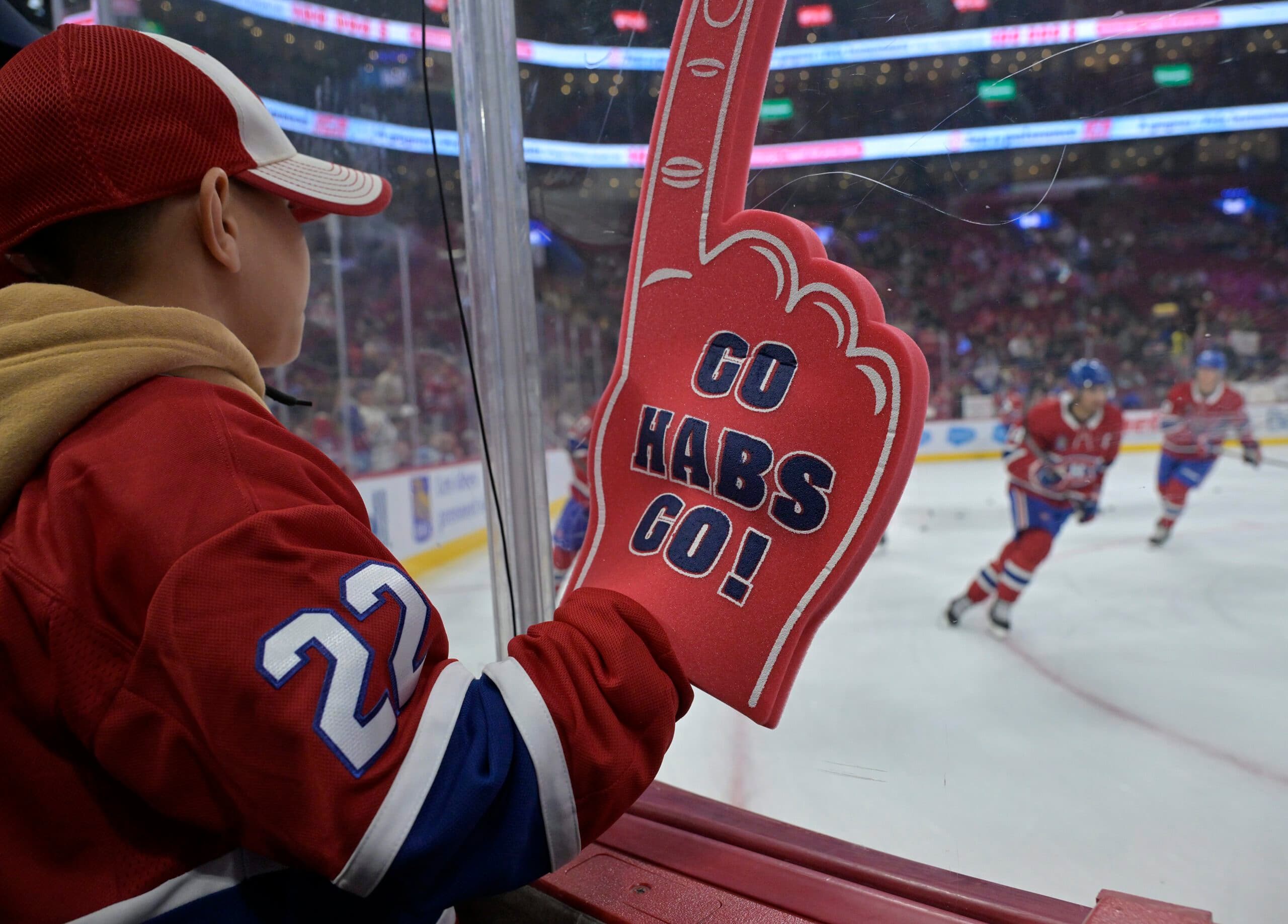 Buses in Montreal remove ‘Go! Canadiens Go!’ phrasing due to Quebec language watchdog