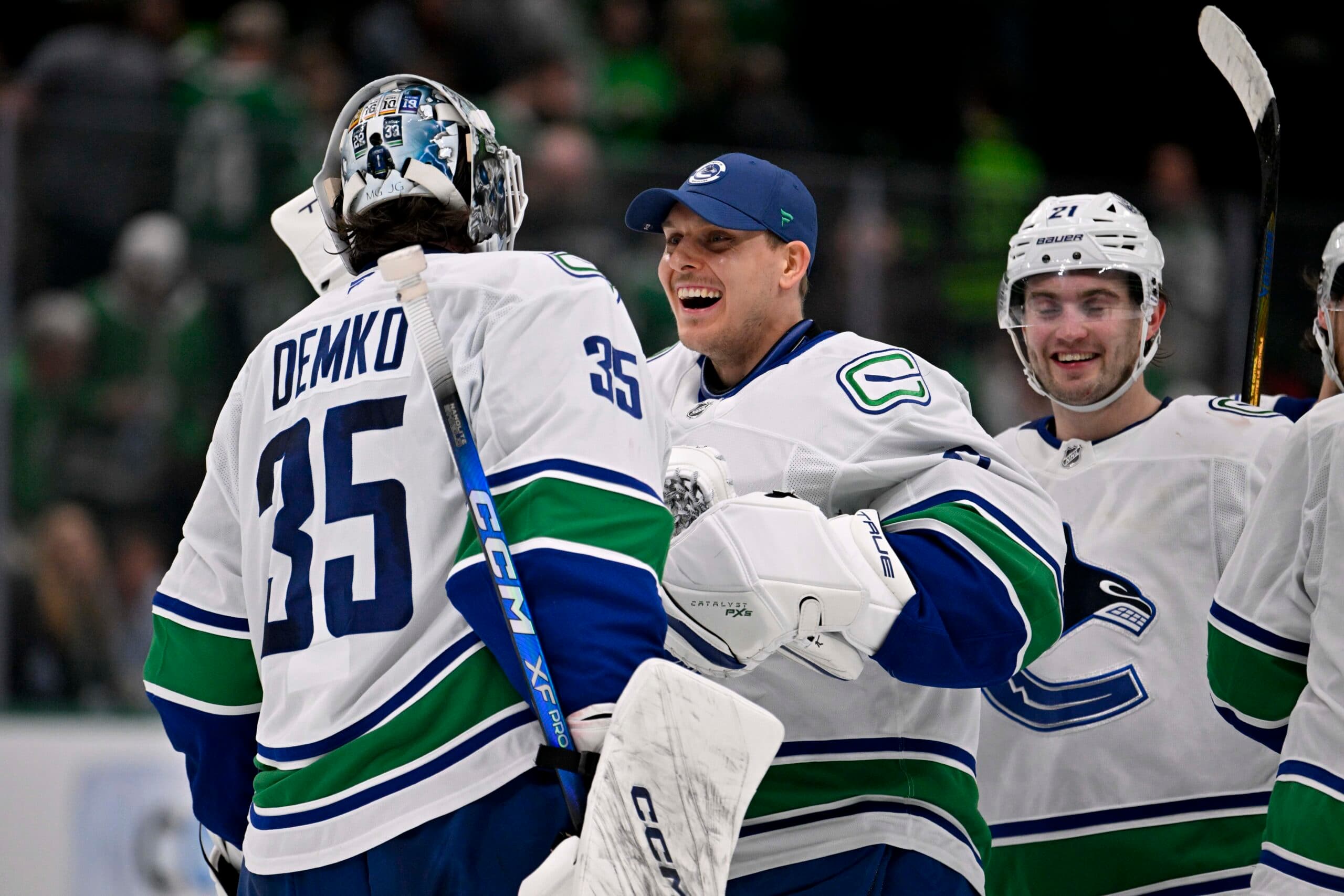 Canucks first team in NHL history win after trailing by three in final minute