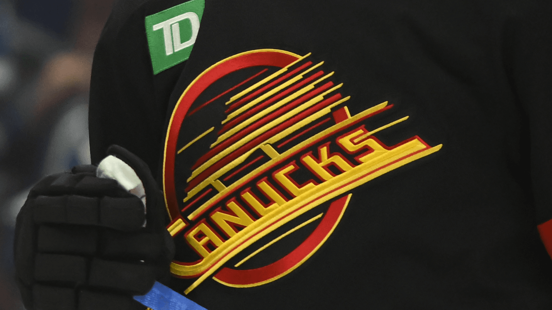 Canucks name Dean, McLean, Young assistant coaches