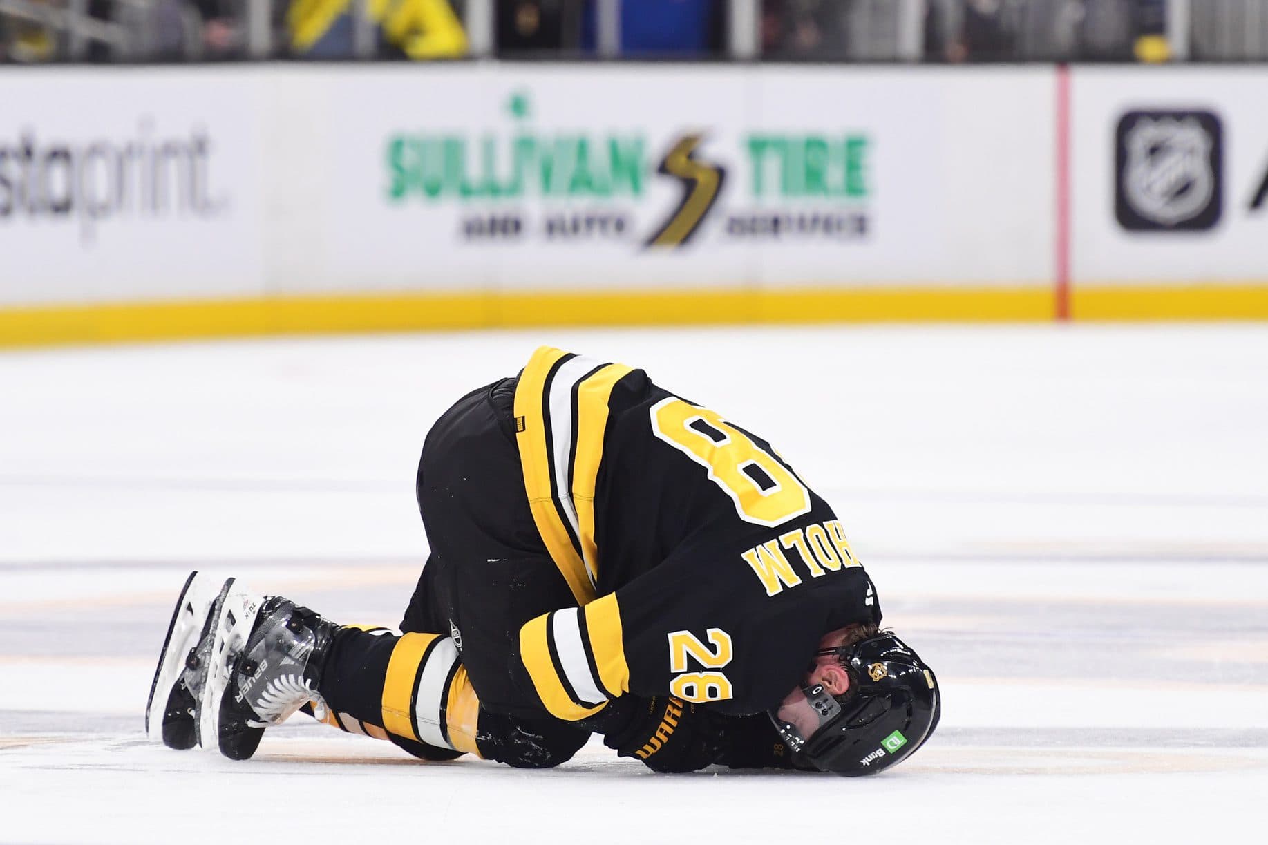 Bruins’ Elias Lindholm out week-to-week with lower-body injury