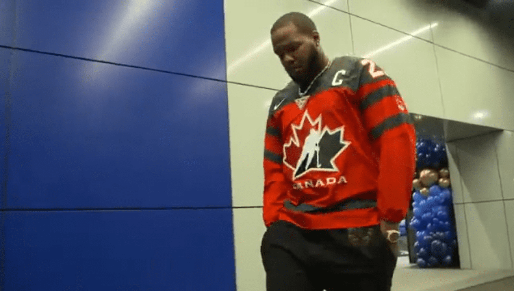Blue Jays’ Vladimir Guerrero Jr. wears Marie-Philip Poulin’s Canada jersey ahead of World Series Game 7