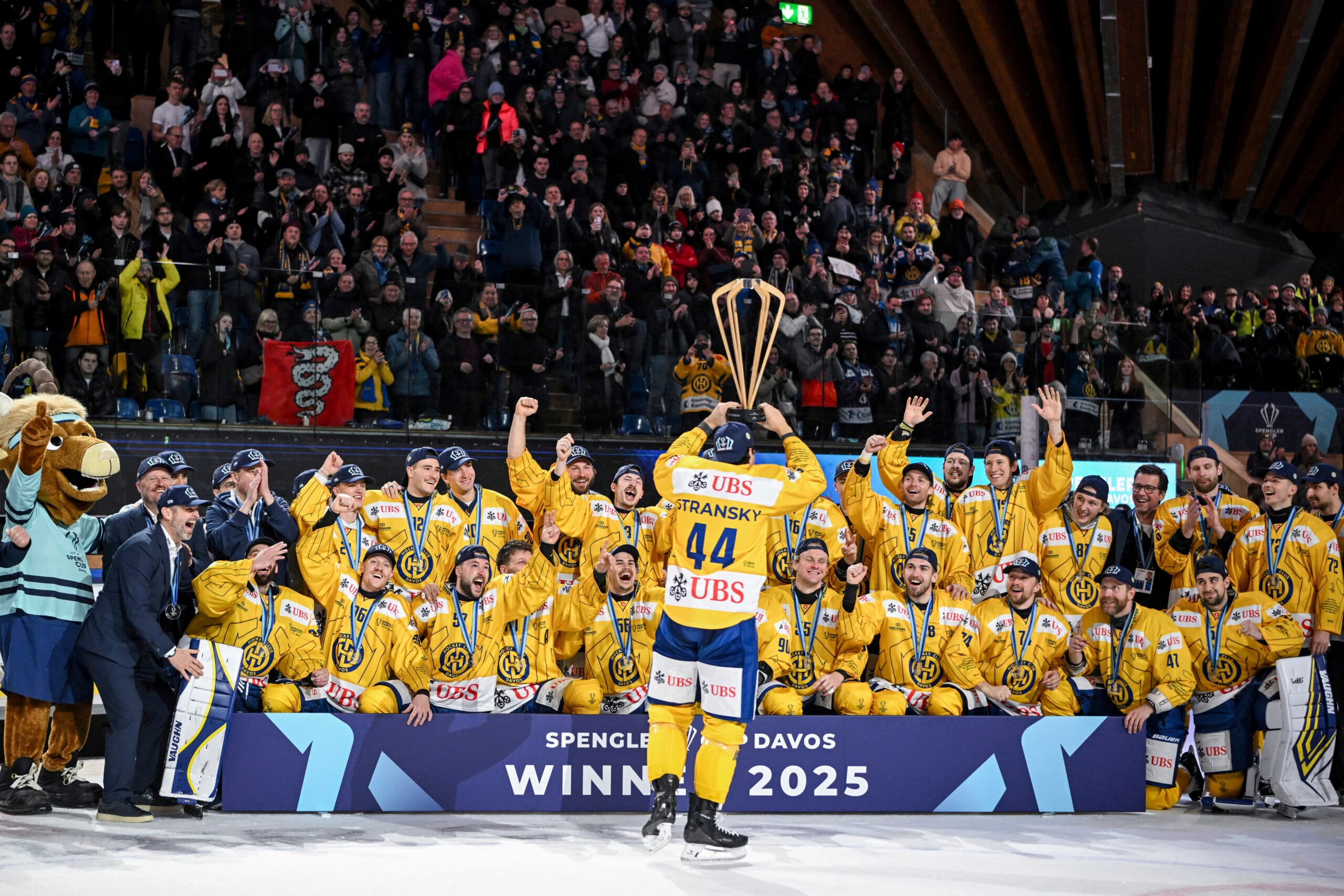 HC Davos beats U.S. Collegiate Selects to win 2025 Spengler Cup