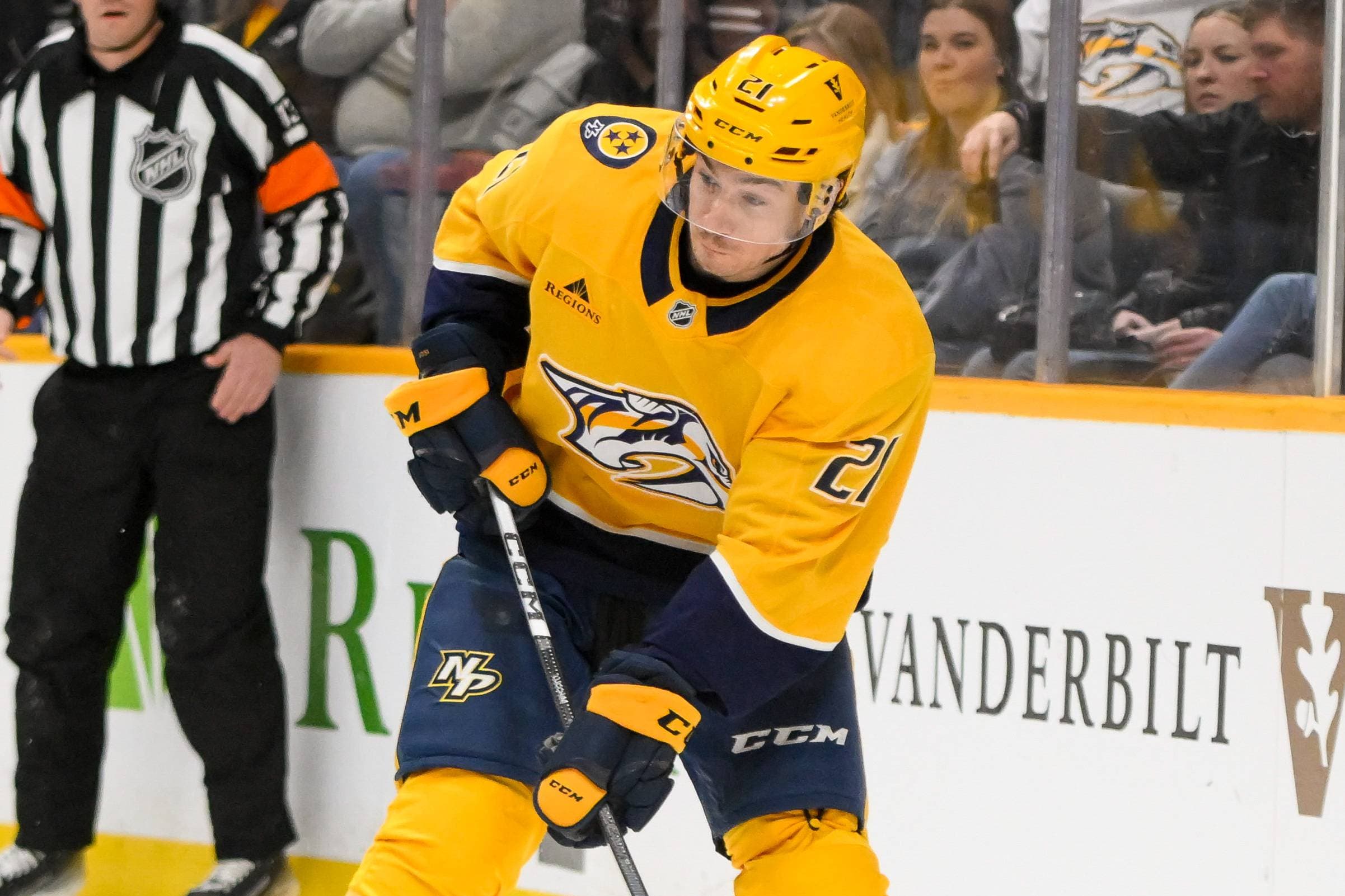Predators sign Jake Lucchini to one-year contract extension