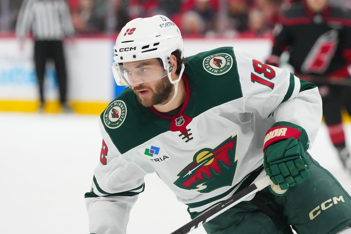 Panthers acquire Vinnie Hinostroza from Wild