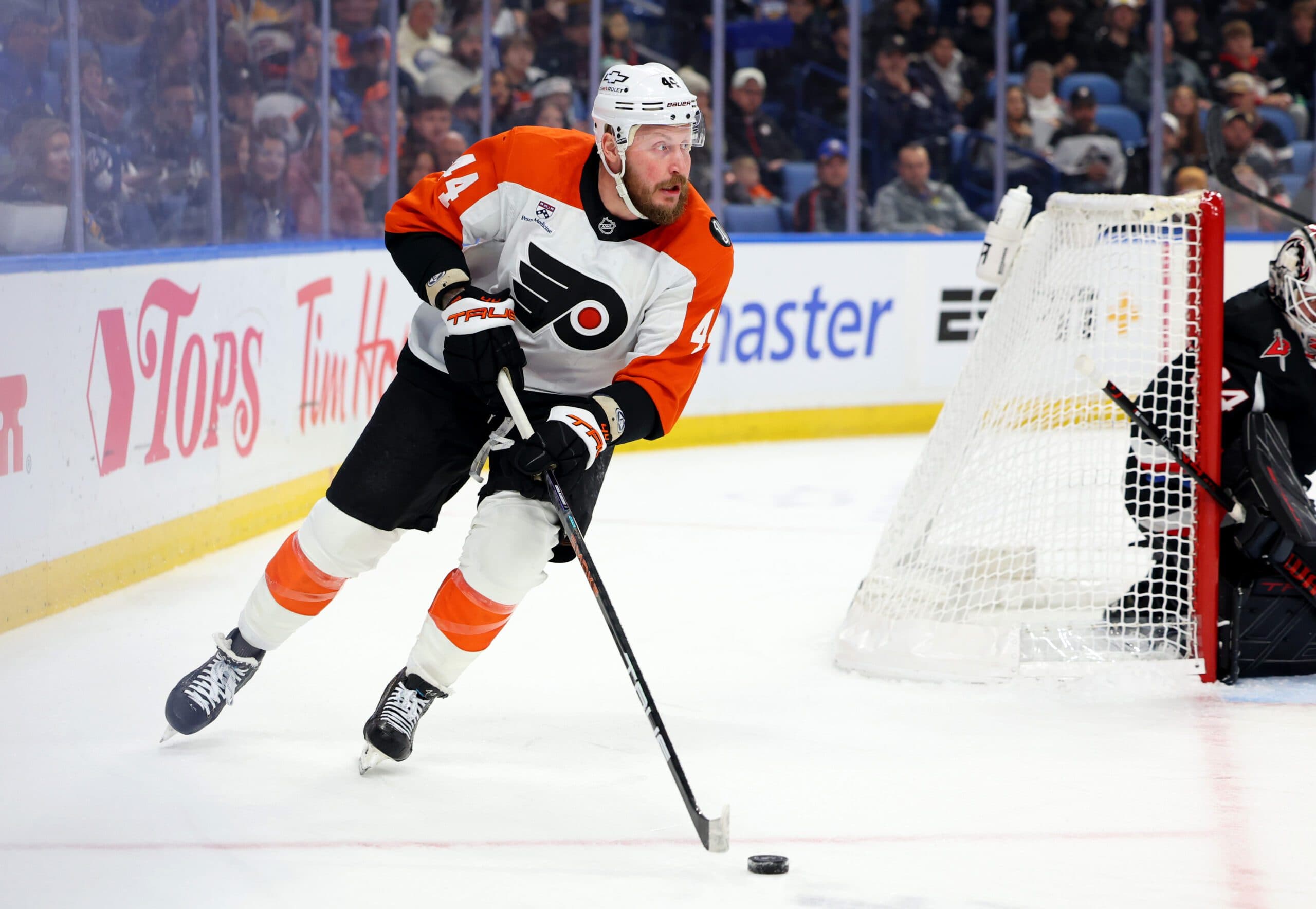 Hurricanes acquire Nic Deslauriers from Flyers for conditional pick