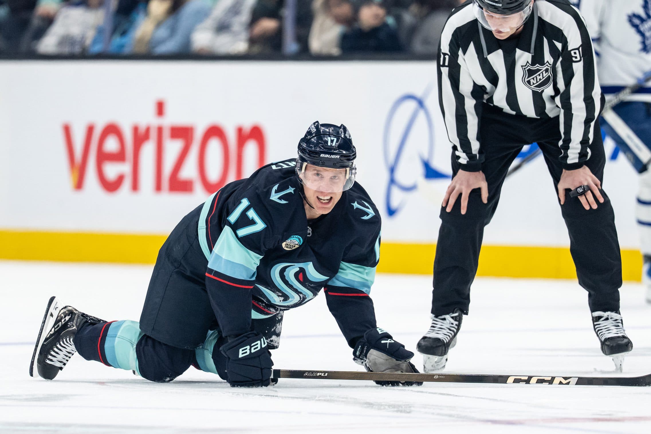 Kraken’s Jaden Schwartz exits game after taking skate to face