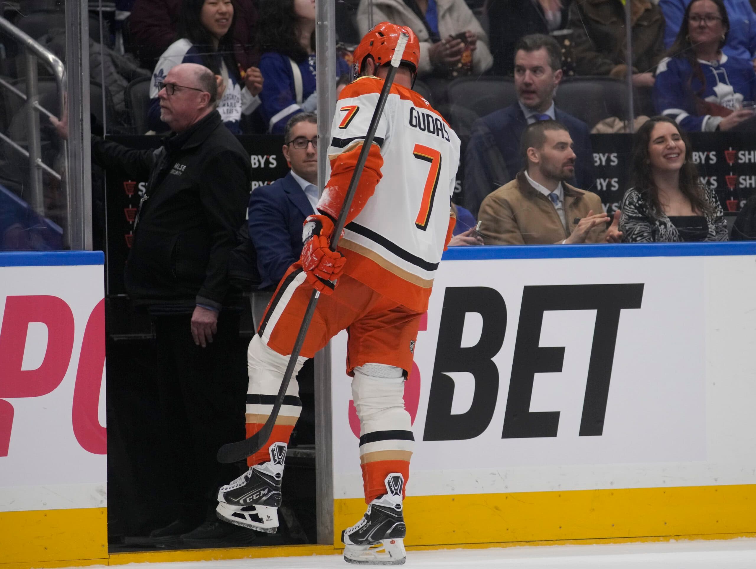 Ducks’ Gudas to have a hearing for kneeing Leafs’ Matthews