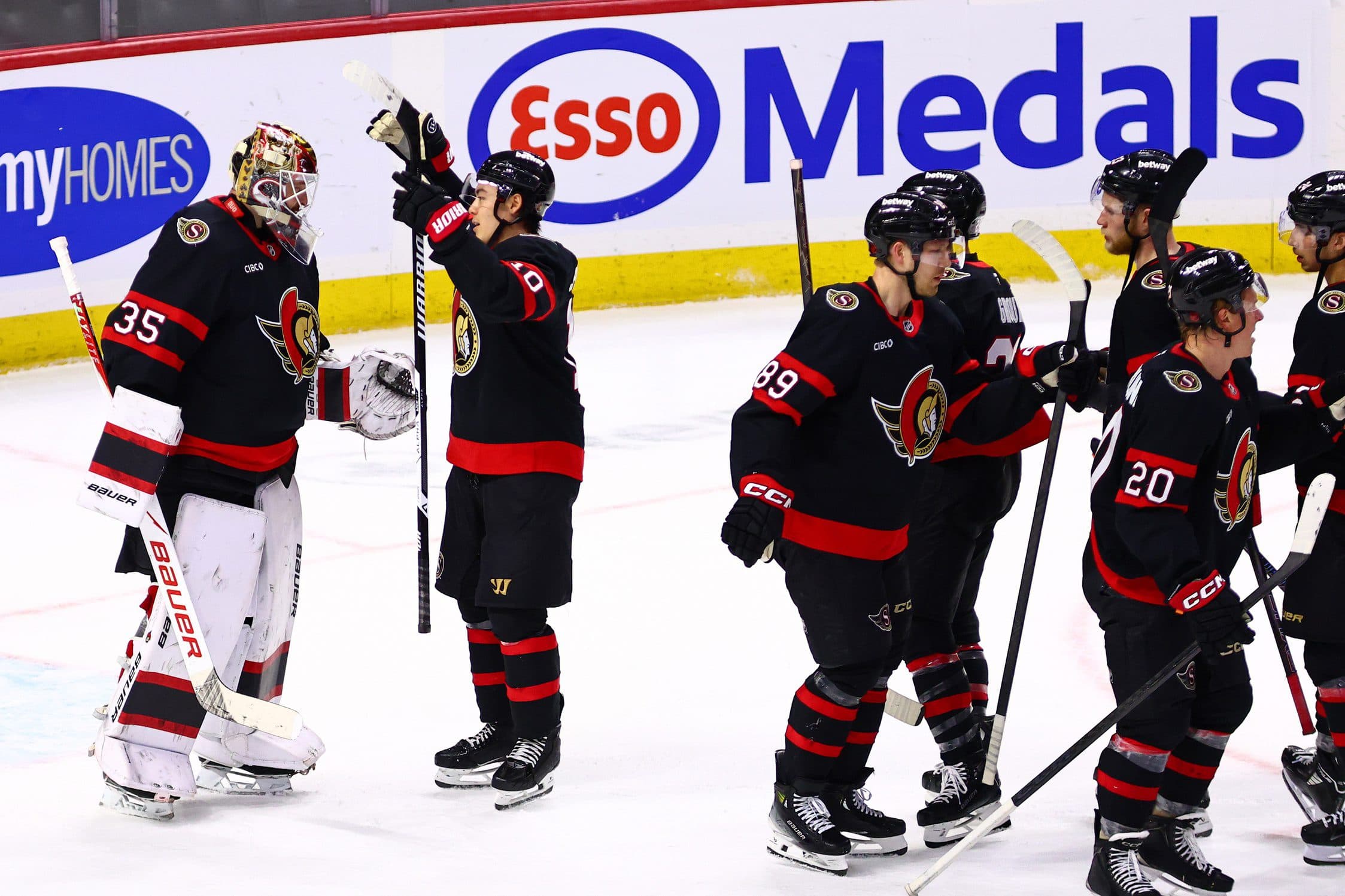 Ottawa Senators goaltender Linus Ullmark (35) celebrates with his team after a win over the San Jose Sharks during the third period at Canadian Tire Centre.