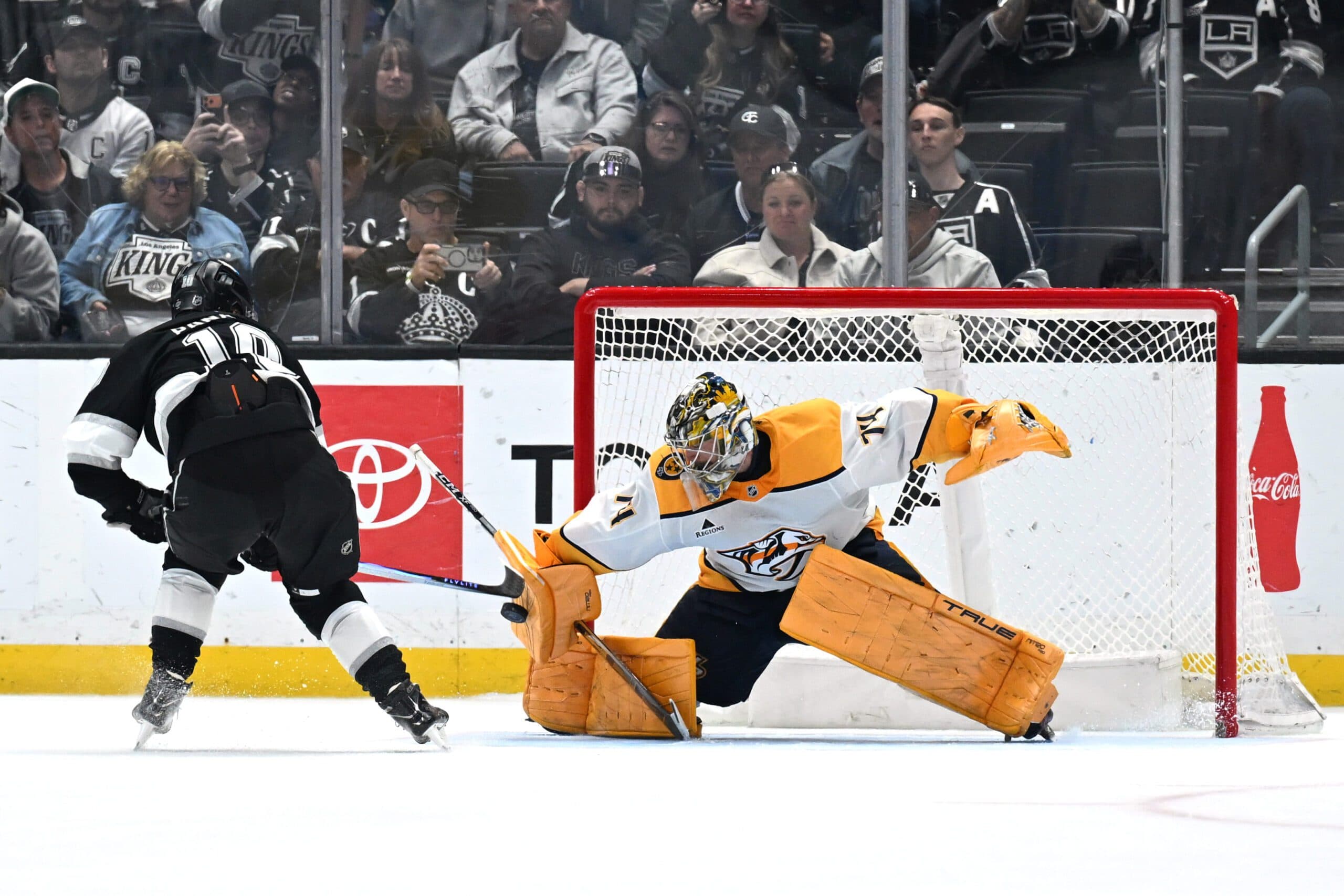 Artemi Panarin and Juuse Saros