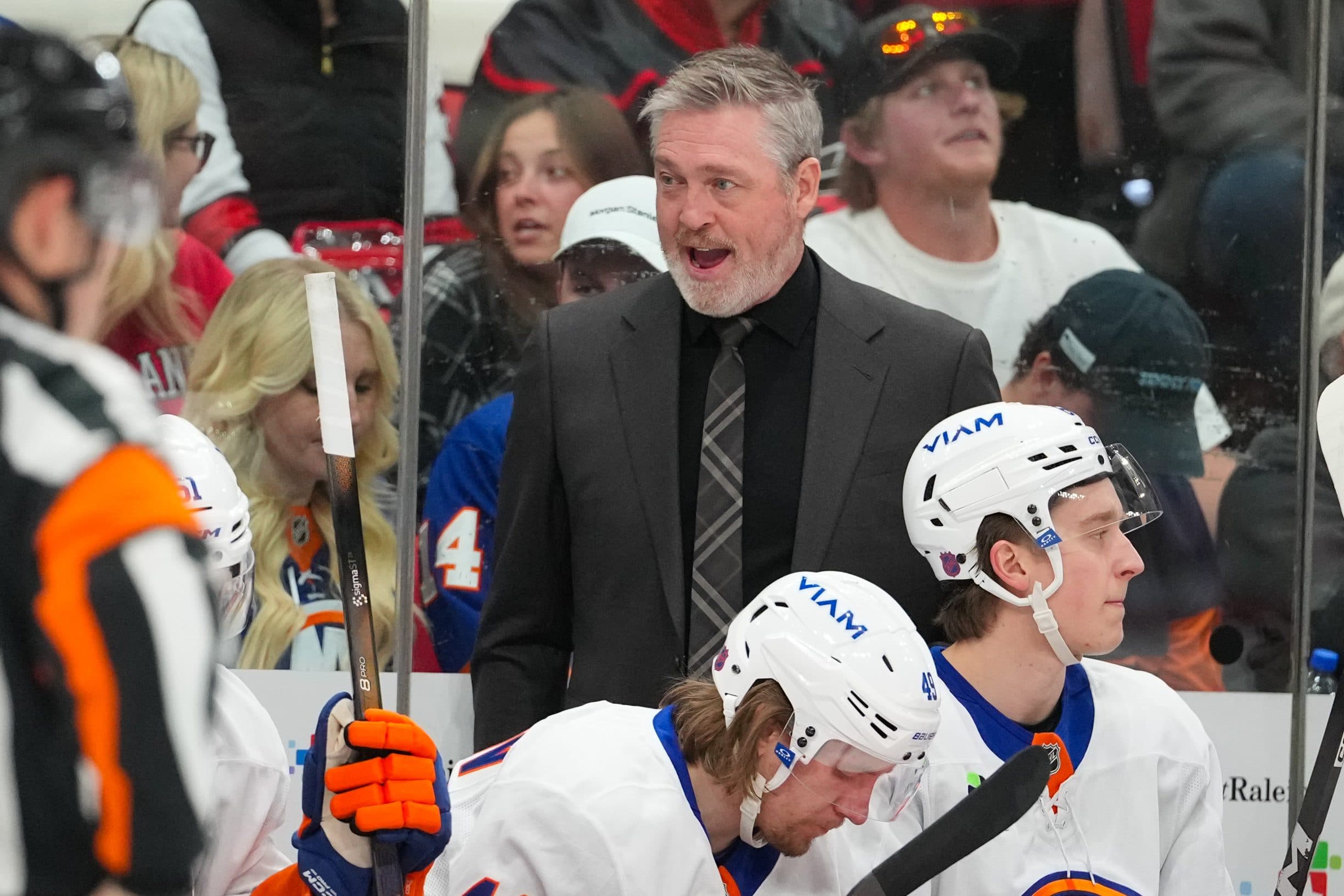 Islanders fire Patrick Roy; Pete DeBoer named coach
