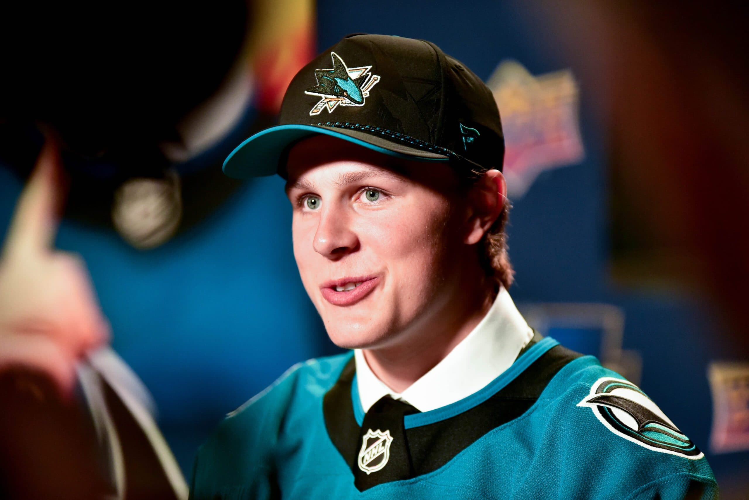 Sharks sign Ivar Stenberg to entry-level contract