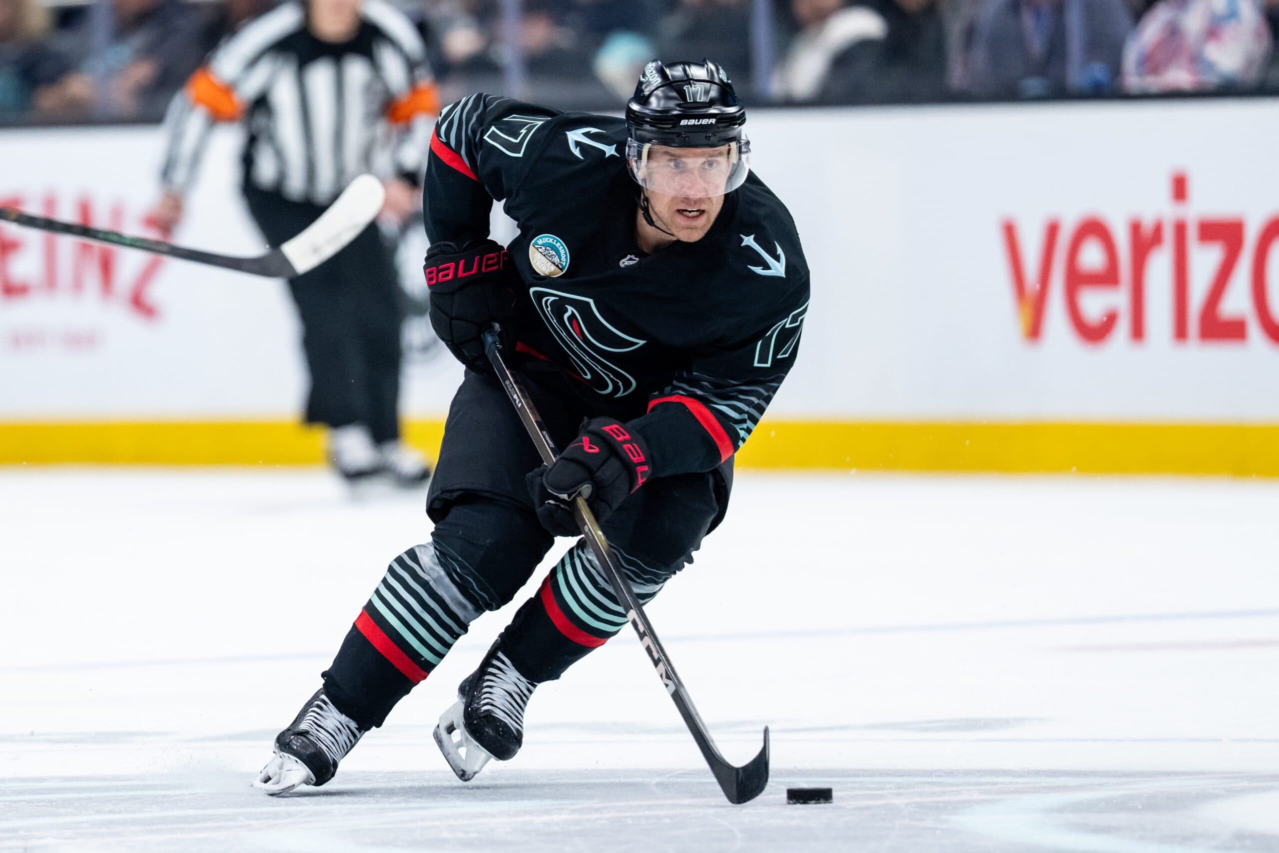Avalanche sign Jaden Schwartz, Noah Juulsen to contracts