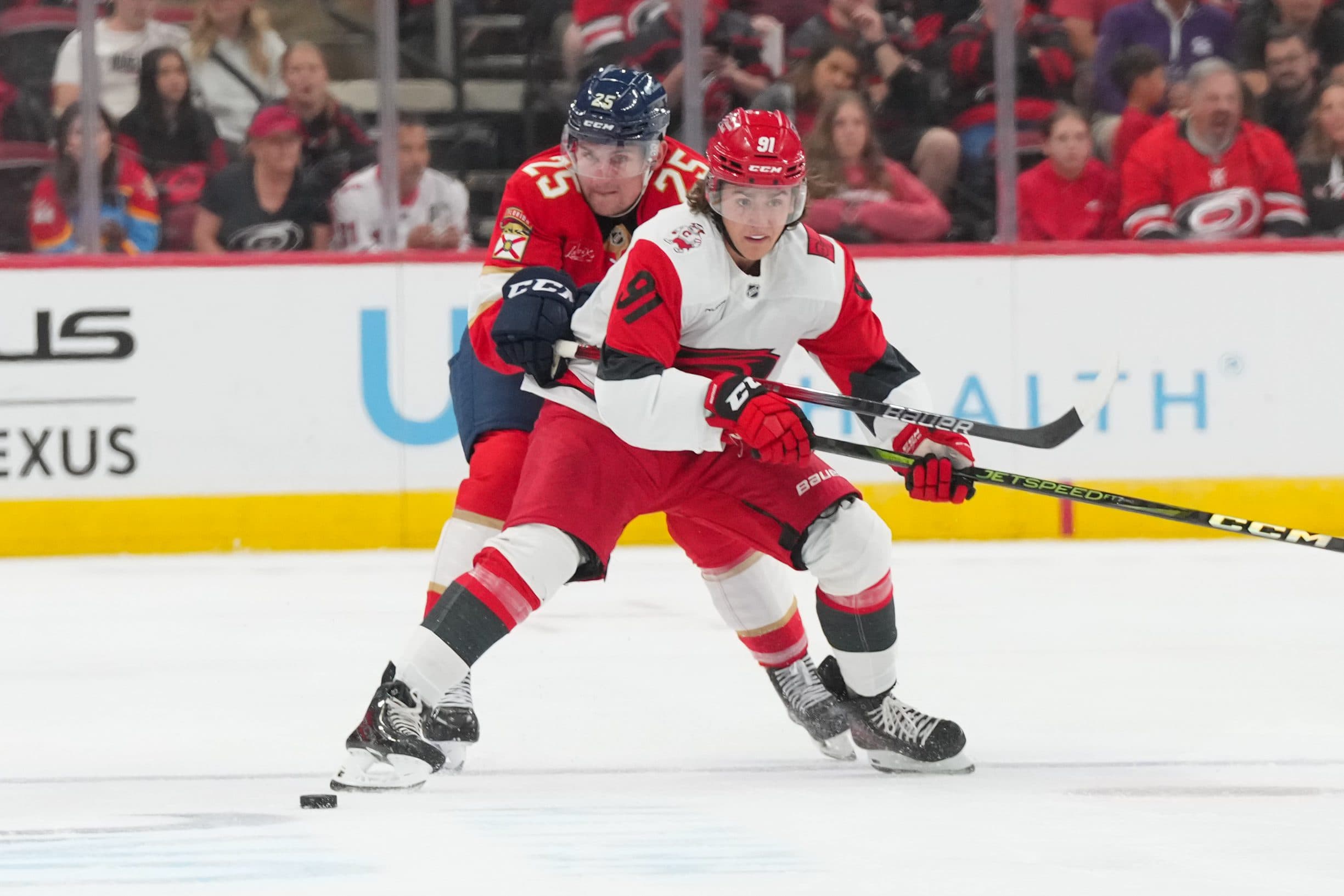 Hurricanes sign Ronan Seeley to one-year contract