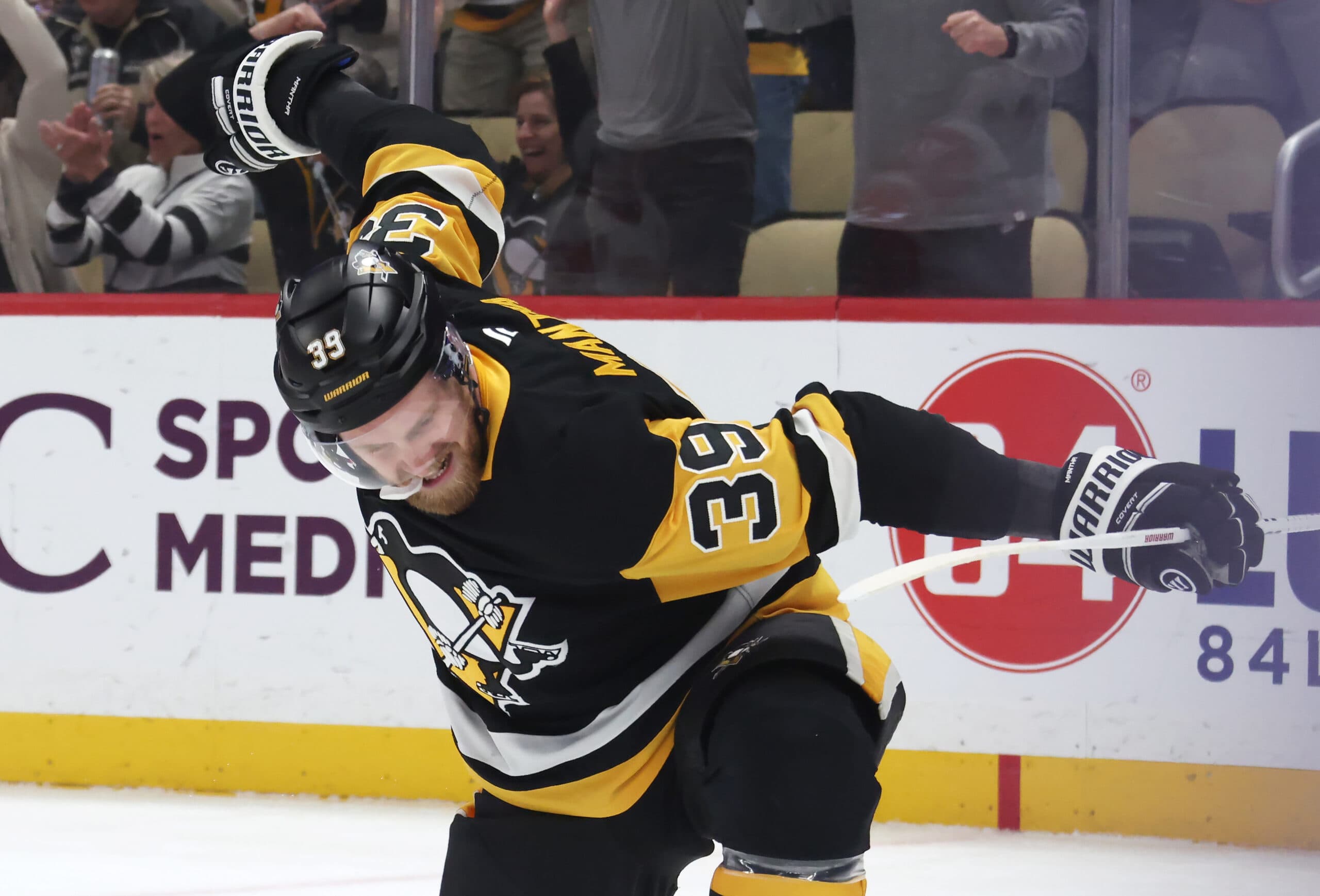 Mantha had 33 goals with the Pittsburgh Penguins last season.