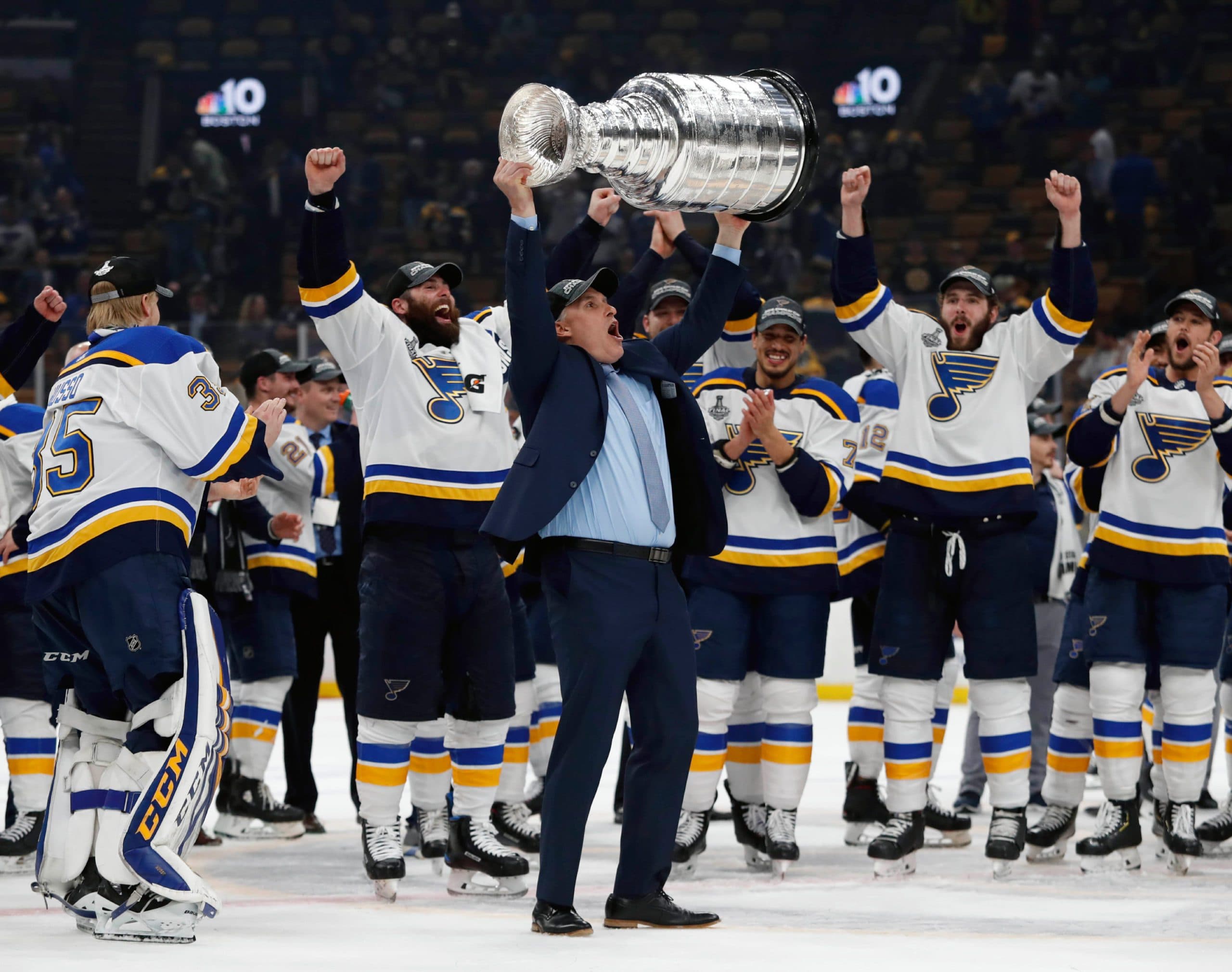 St. Louis Blues sign head coach Craig Berube to three-year extension