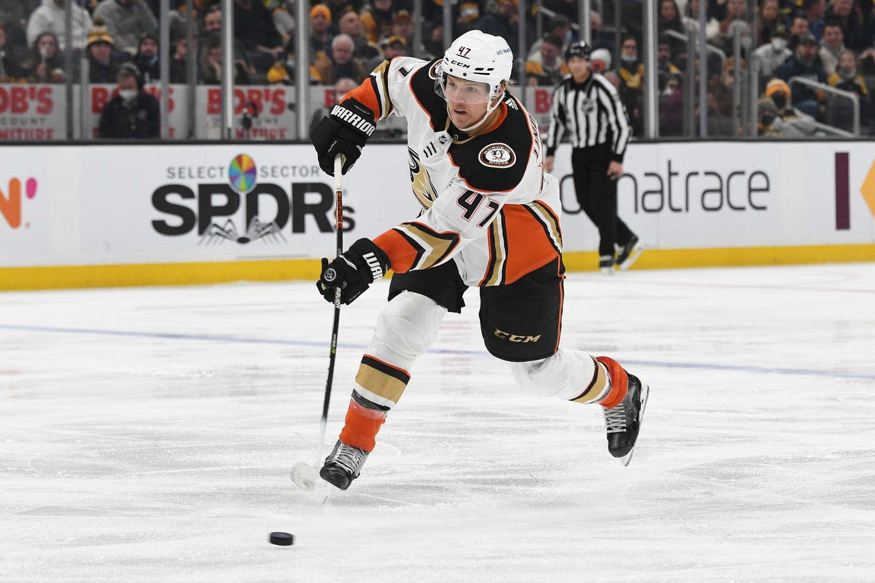 Anaheim Ducks trade Hampus Lindholm to the Boston Bruins