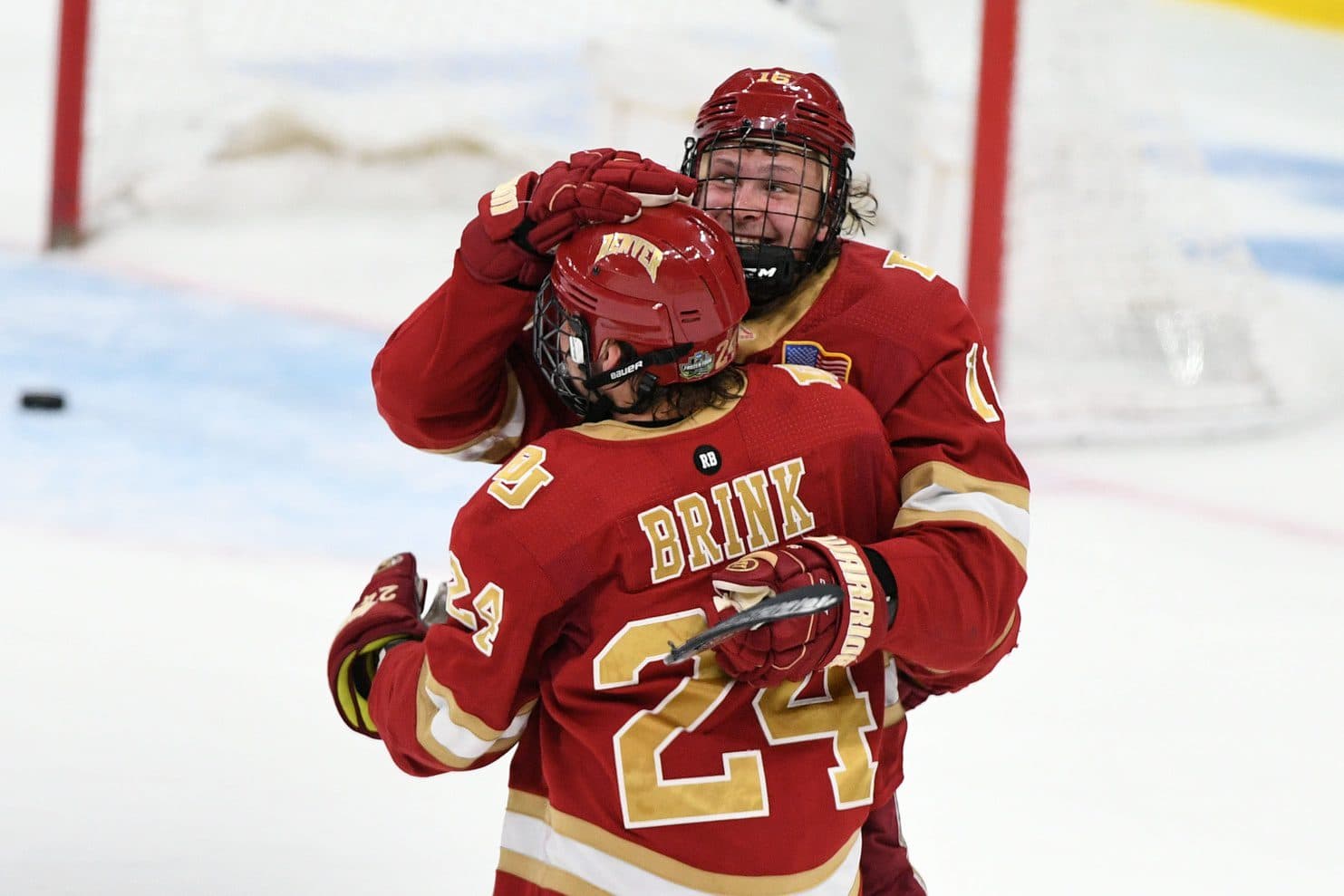 Philadelphia Flyers sign Bobby Brink to entry-level contract