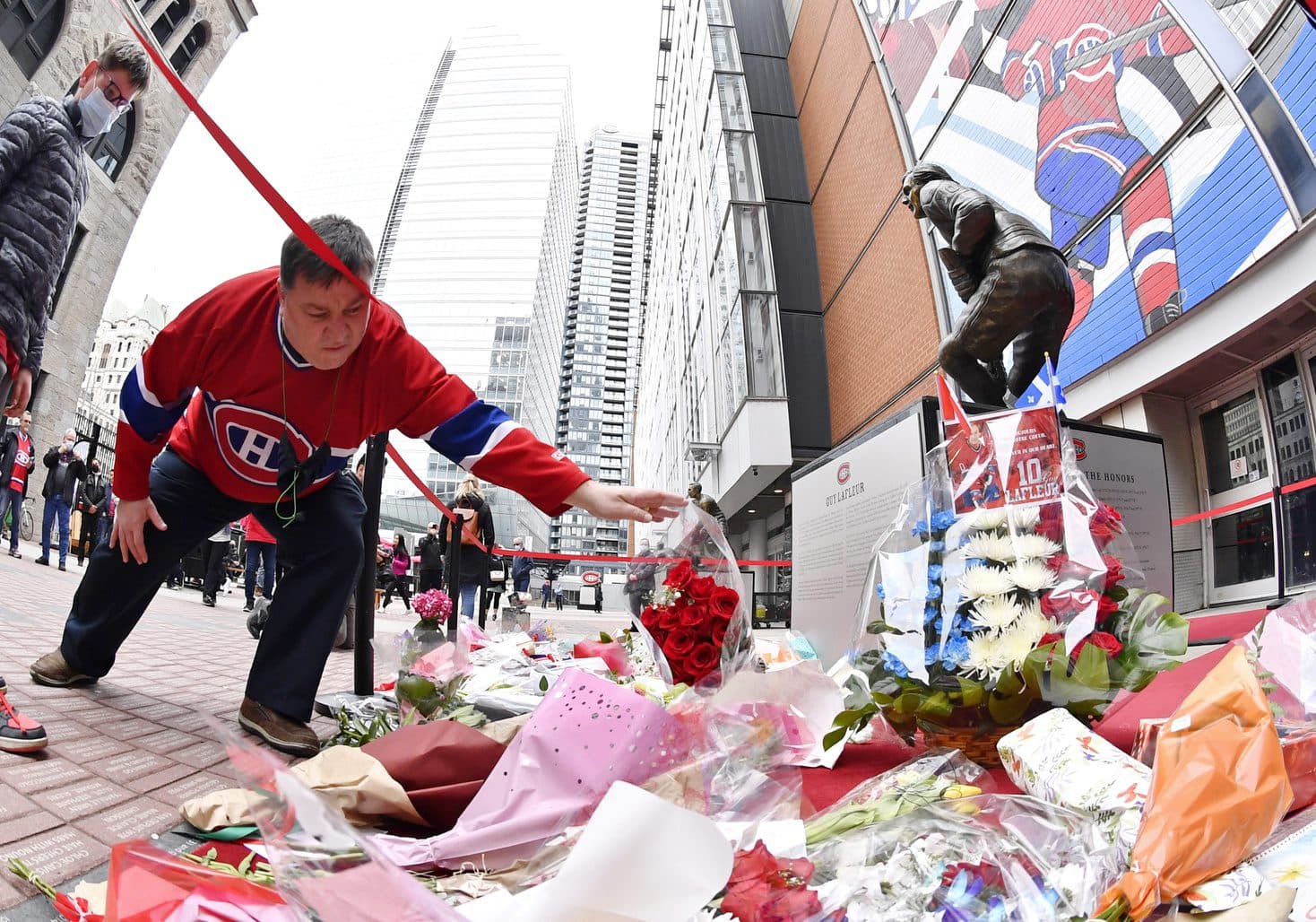 Montreal Canadiens hold ceremony for Guy Lafleur