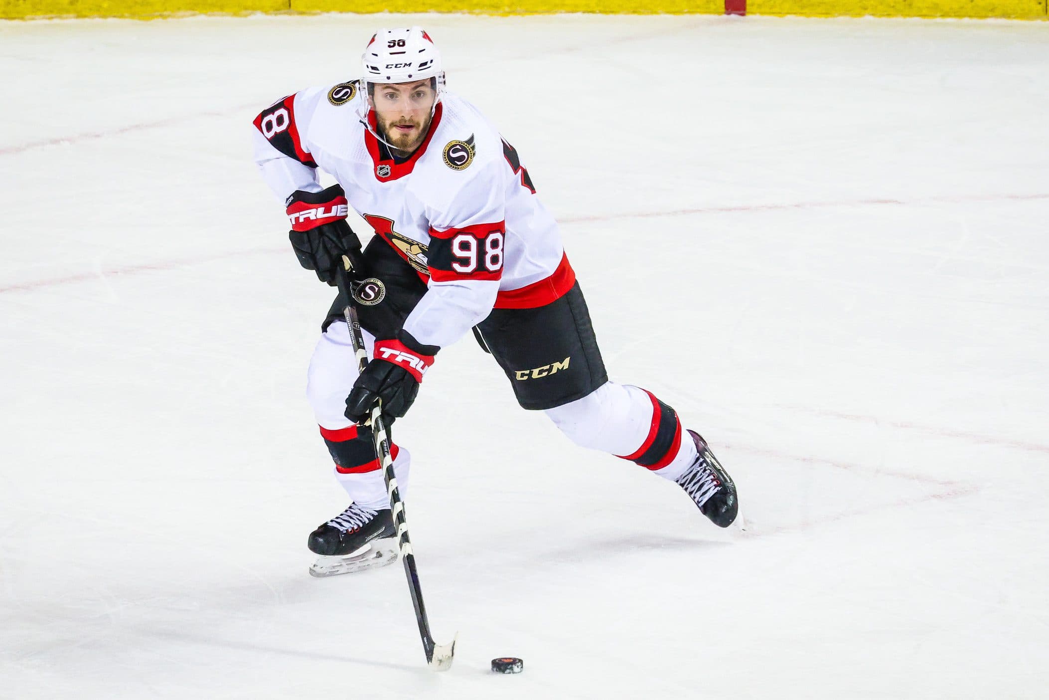 Toronto Maple Leafs sign defensemen Victor Mete and Jordie Benn