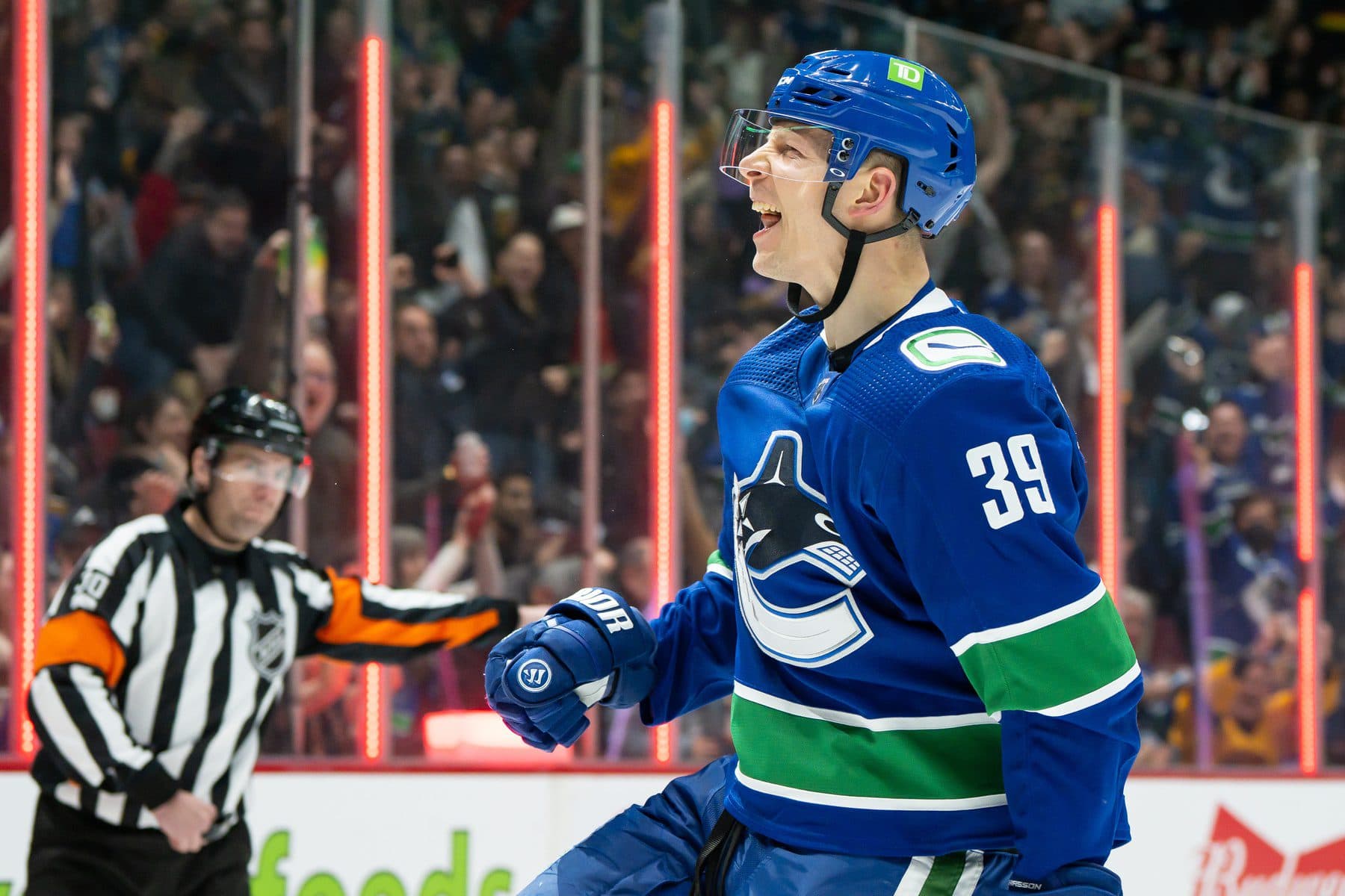 Arizona Coyotes sign Alex Chiasson to professional tryout