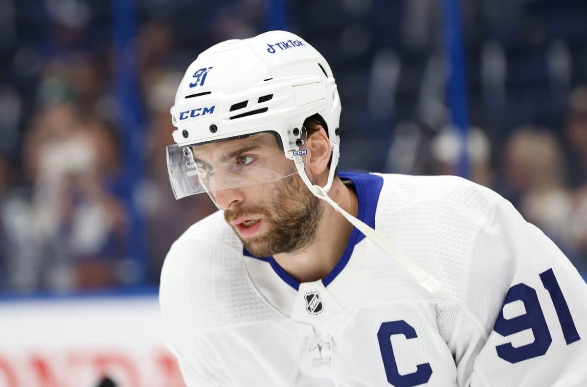 Toronto Maple Leafs captain John Tavares to miss minimum of three weeks with oblique strain