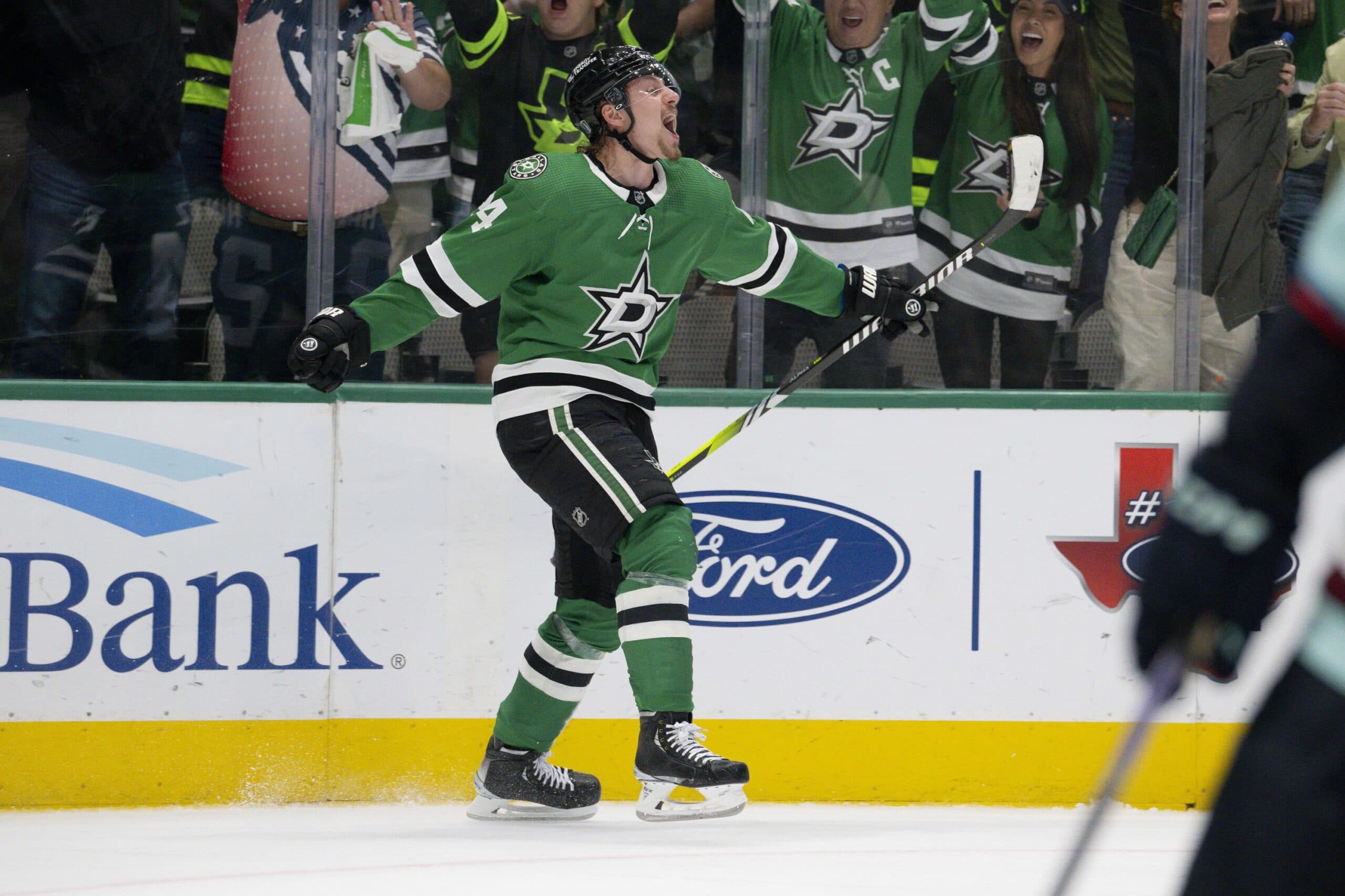 Stars’ Roope Hintz exits Game 4 vs. Avalanche with upper-body injury