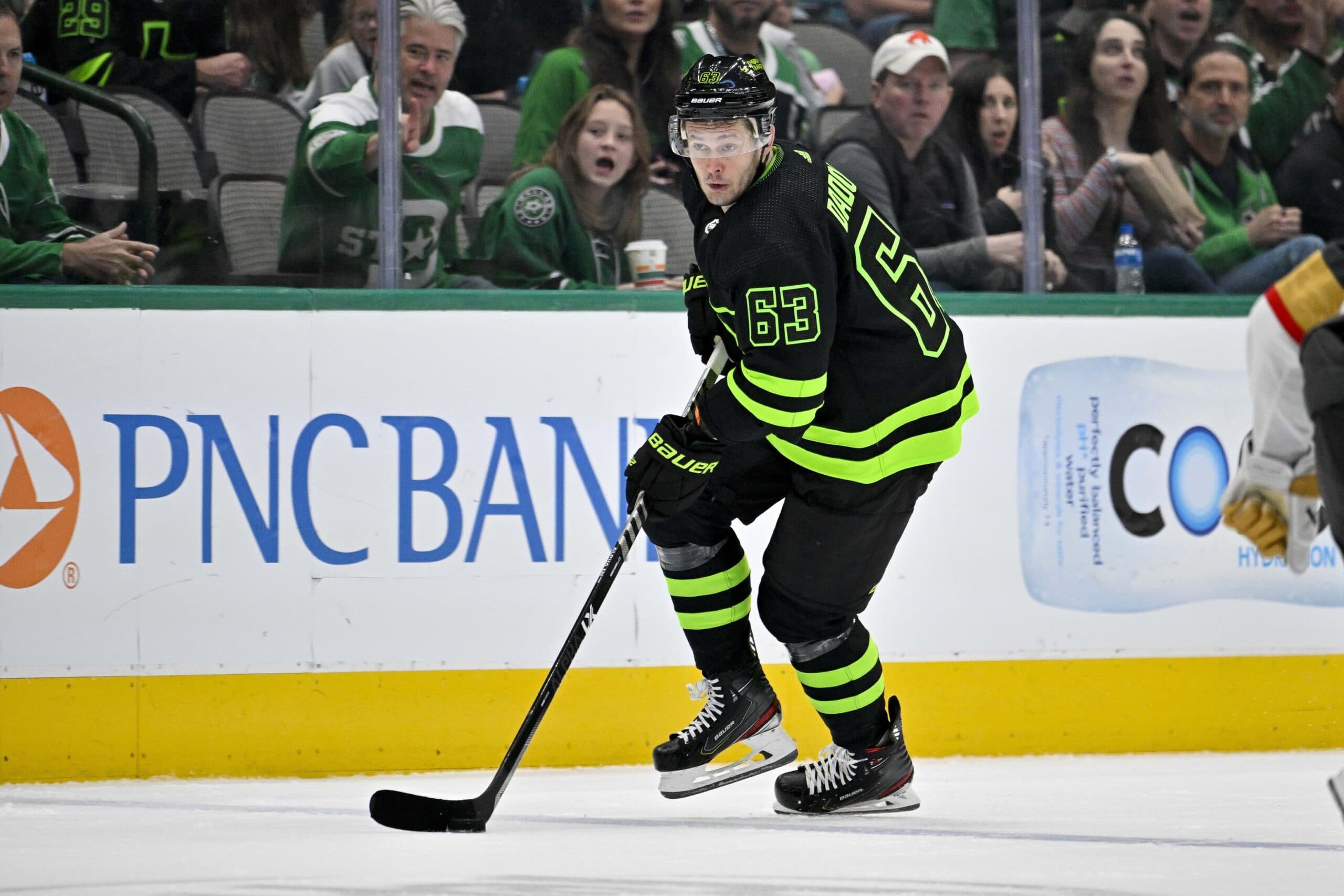 Dallas Stars re-sign forward Evgenii Dadonov to two-year contract