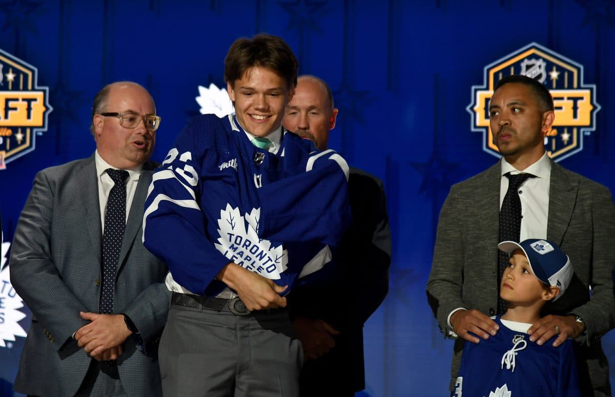 Toronto Maple Leafs sign Easton Cowan to entry level contract