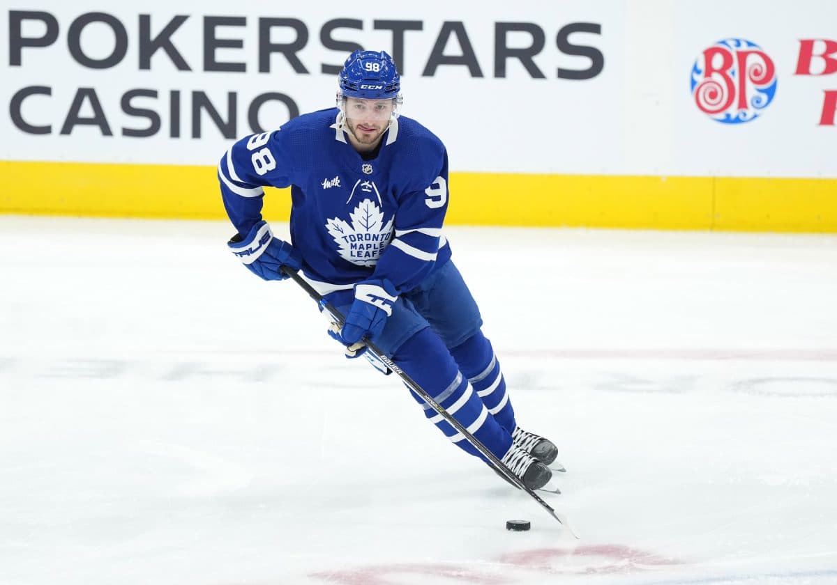 Philadelphia Flyers sign Victor Mete to one-year, two-way contract