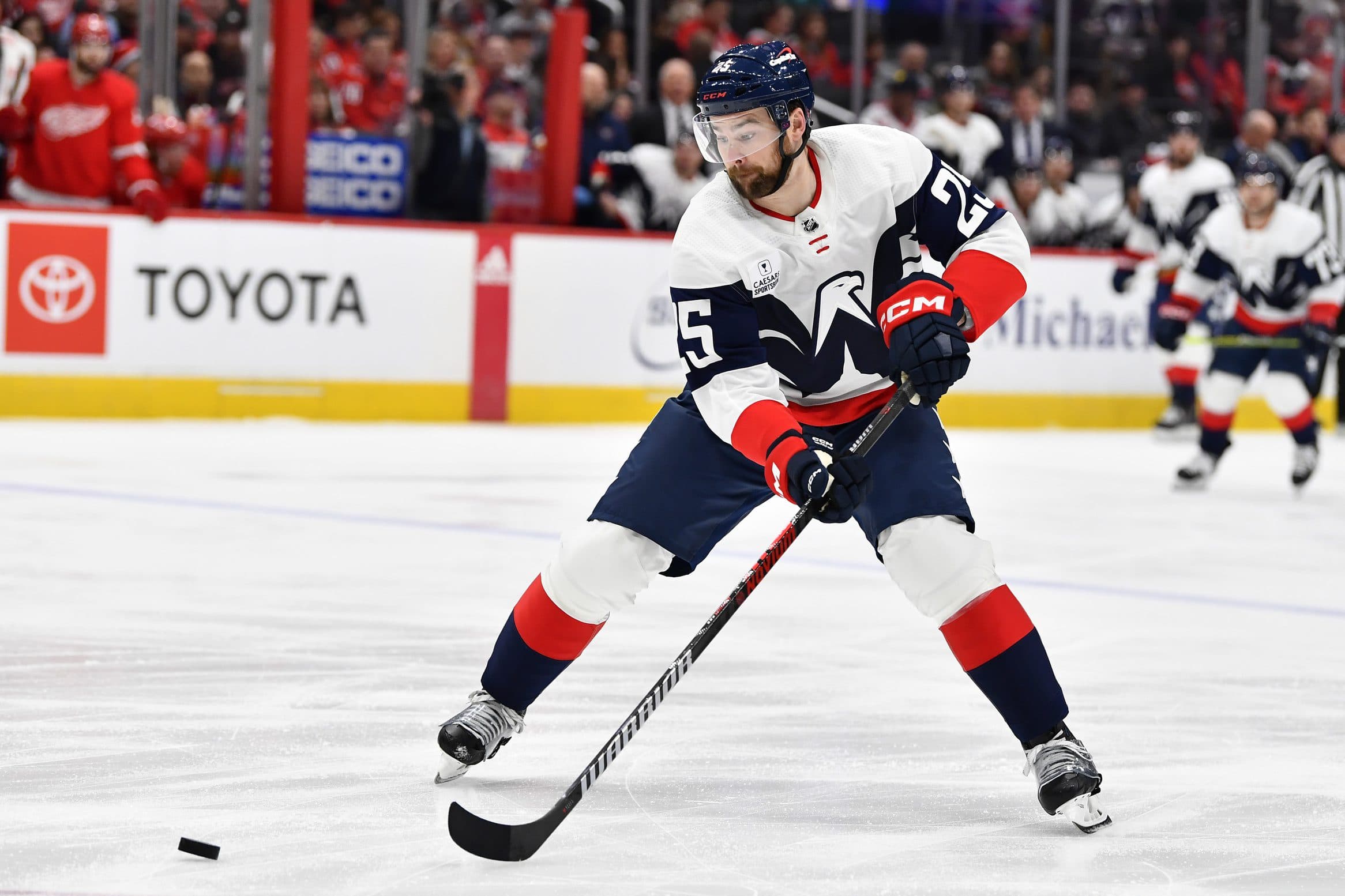 Washington Capitals sign Dylan McIlrath, Matthew Phillips to contracts
