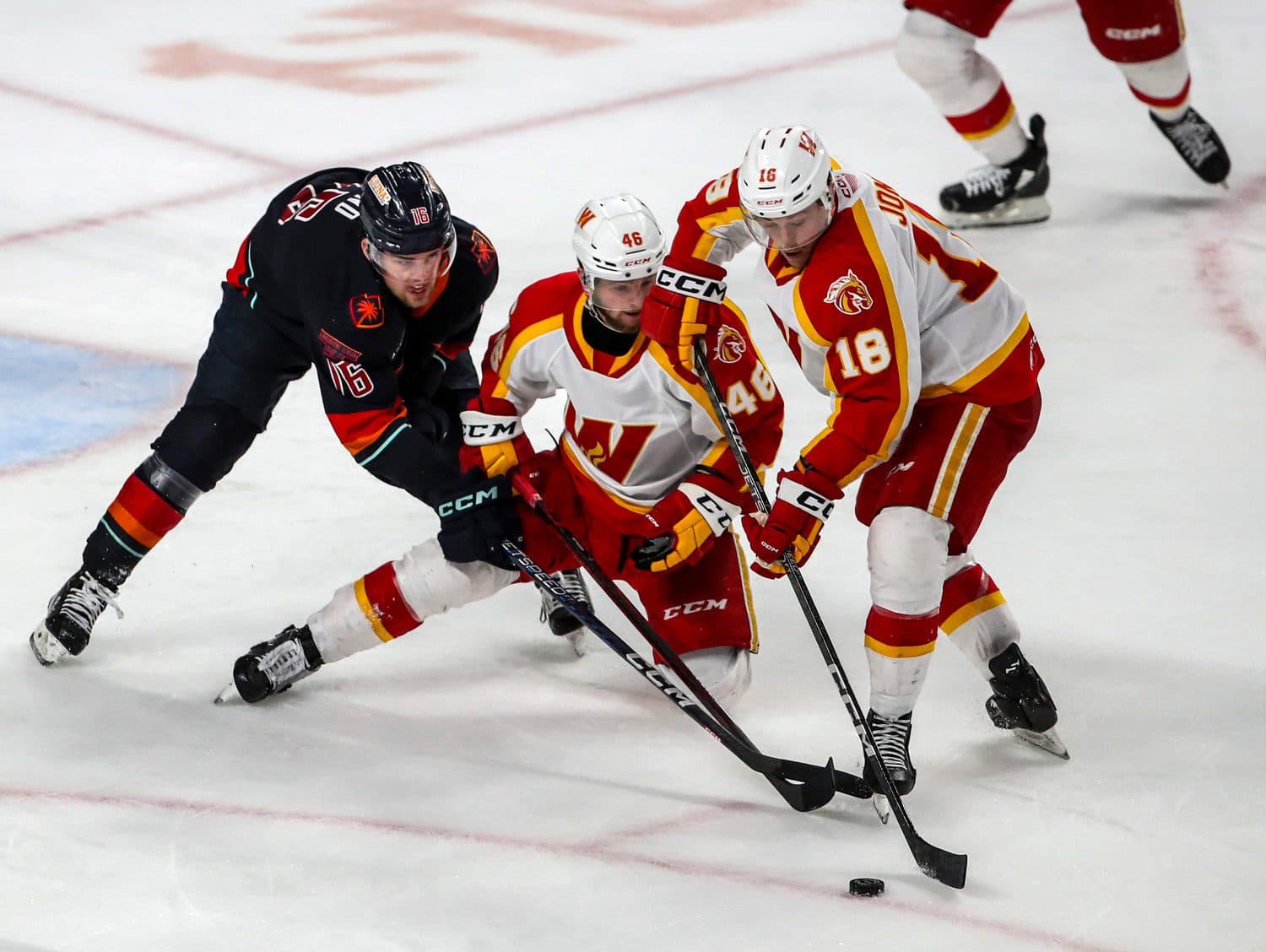 Calgary Flames re-sign Ben Jones and Emilio Pettersen to one-year, $775,000 contracts