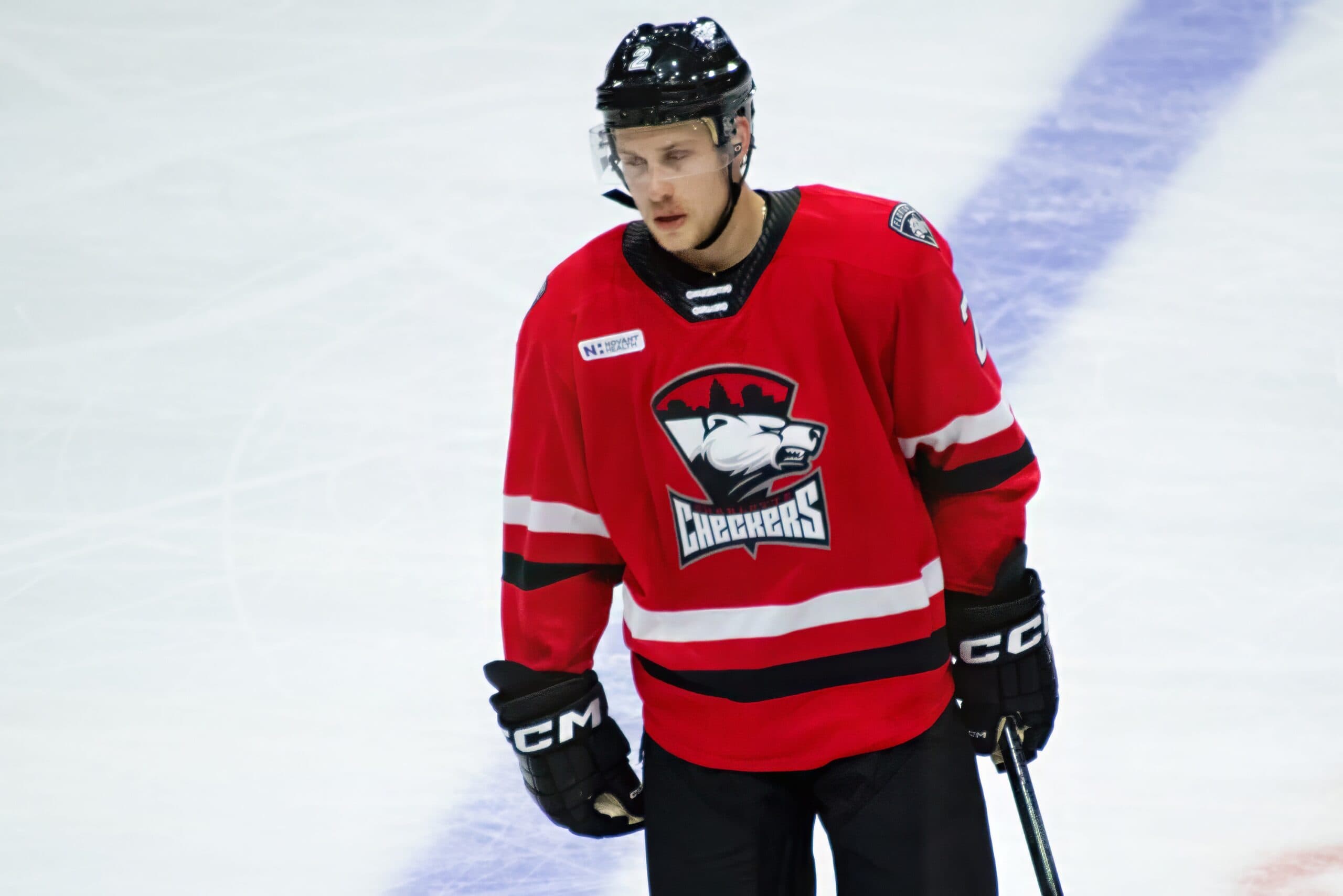 Panthers sign Mike Benning to one-year deal