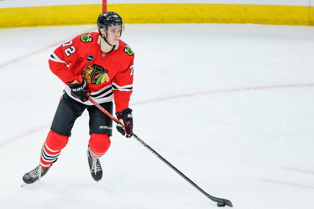 Chicago Blackhawks defenseman Alex Vlasic leaves game against Vegas after high hit
