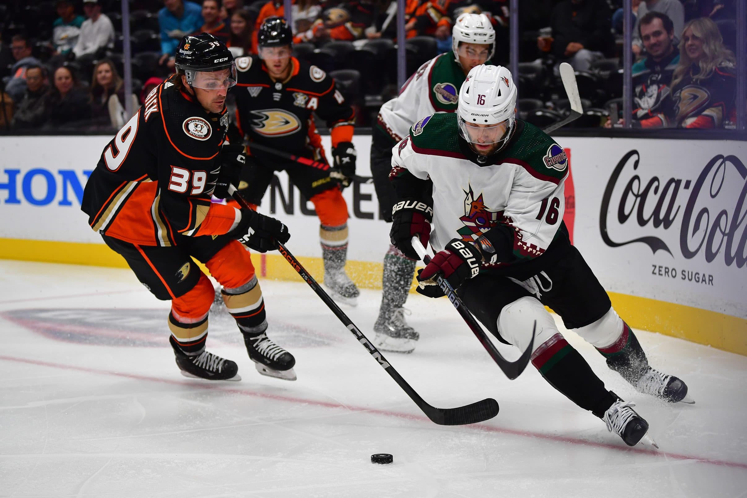 Coyotes forward Jason Zucker expected to return from injury by Veterans’ Day