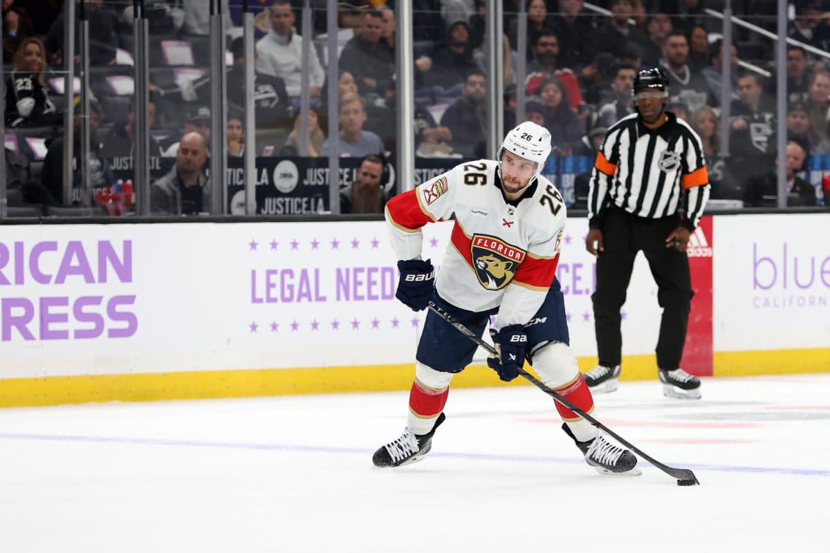 Florida Panthers sign Uvis Balinskis to two-year contract extension