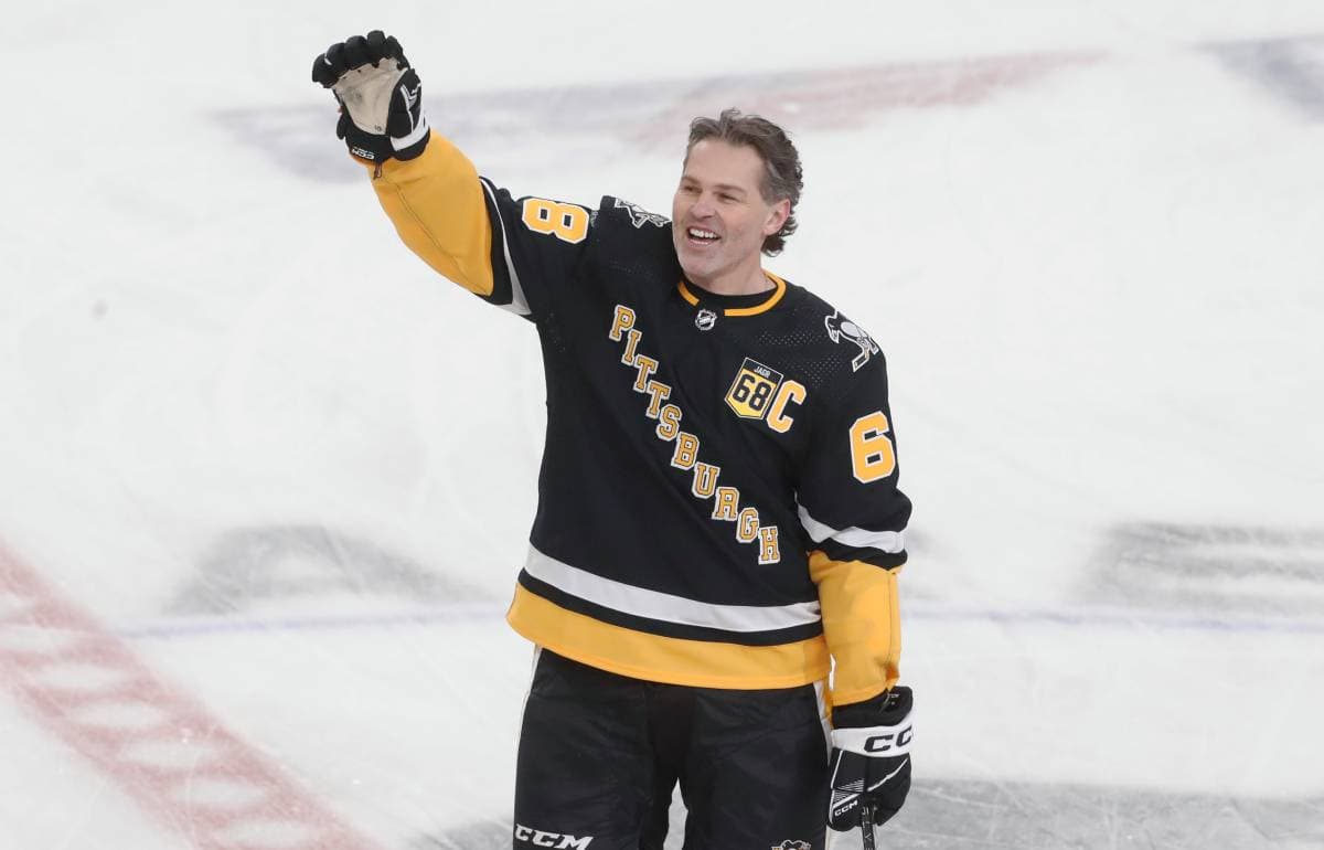 53-year-old Jaromir Jagr kicks off 2025-26 preseason with assist