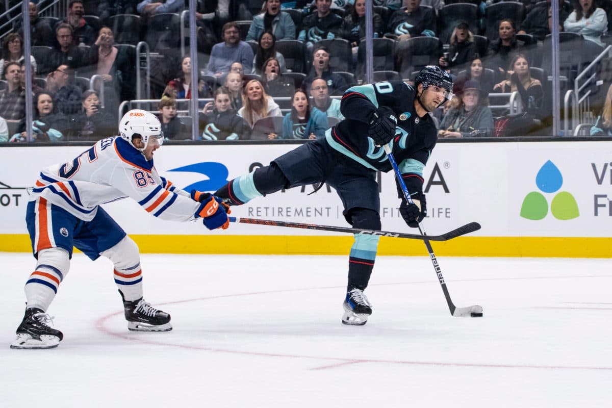 Edmonton Oilers defenseman Cam Dineen