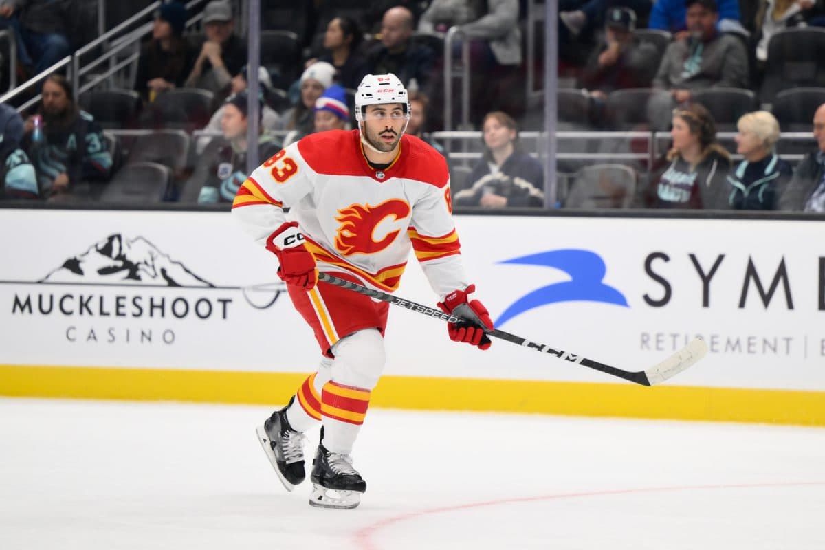 Calgary Flames sign Jonathan Aspirot and Justin Kirkland to one-year contracts