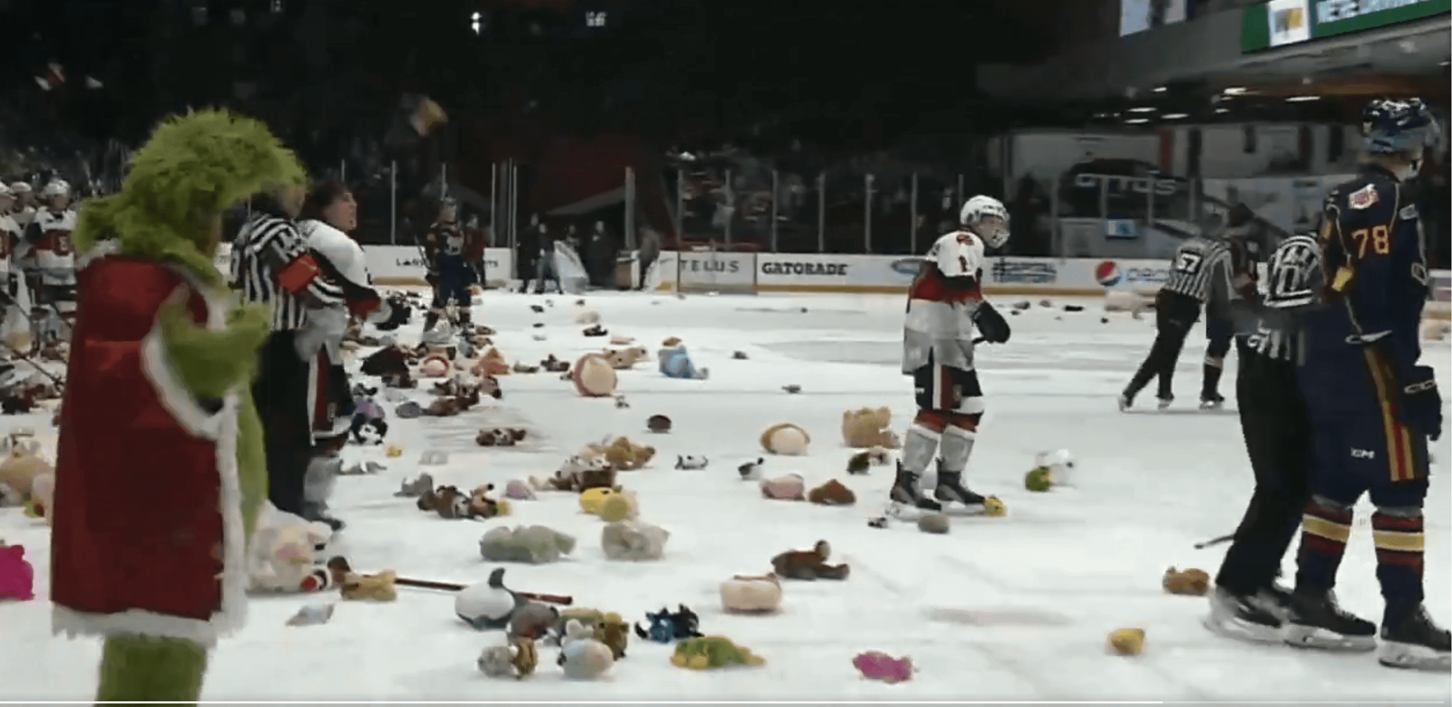 Ottawa 67’s and Barrie Colts get into line brawl during Teddy Bear Toss