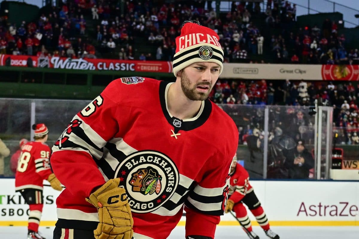 Blackhawks’ Jason Dickinson to miss remainder of 2024-25 with wrist injury