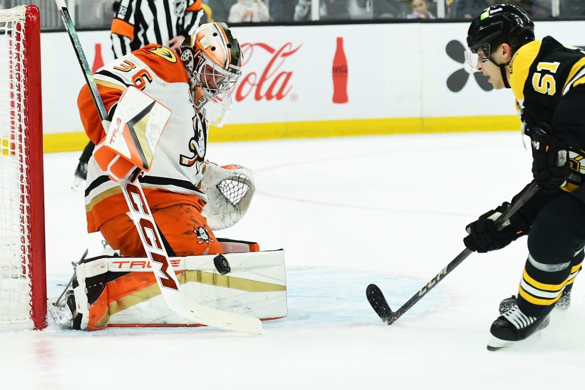 Ducks’ John Gibson leaves Saturday night’s game against Bruins due to upper-body injury
