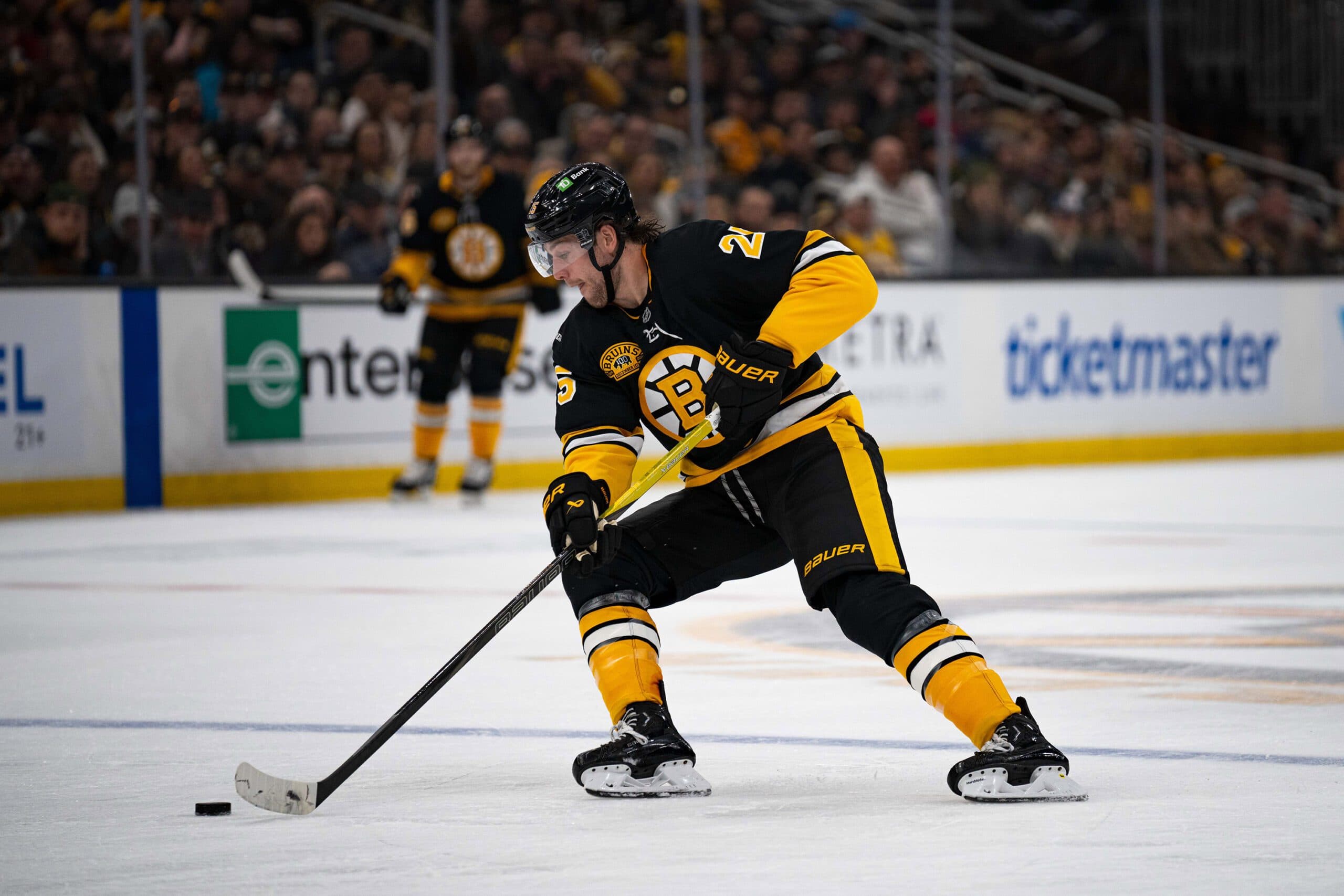 Maple Leafs acquire Brandon Carlo from Bruins for Fraser Minten, pick; Timmins, Dewar to Penguins