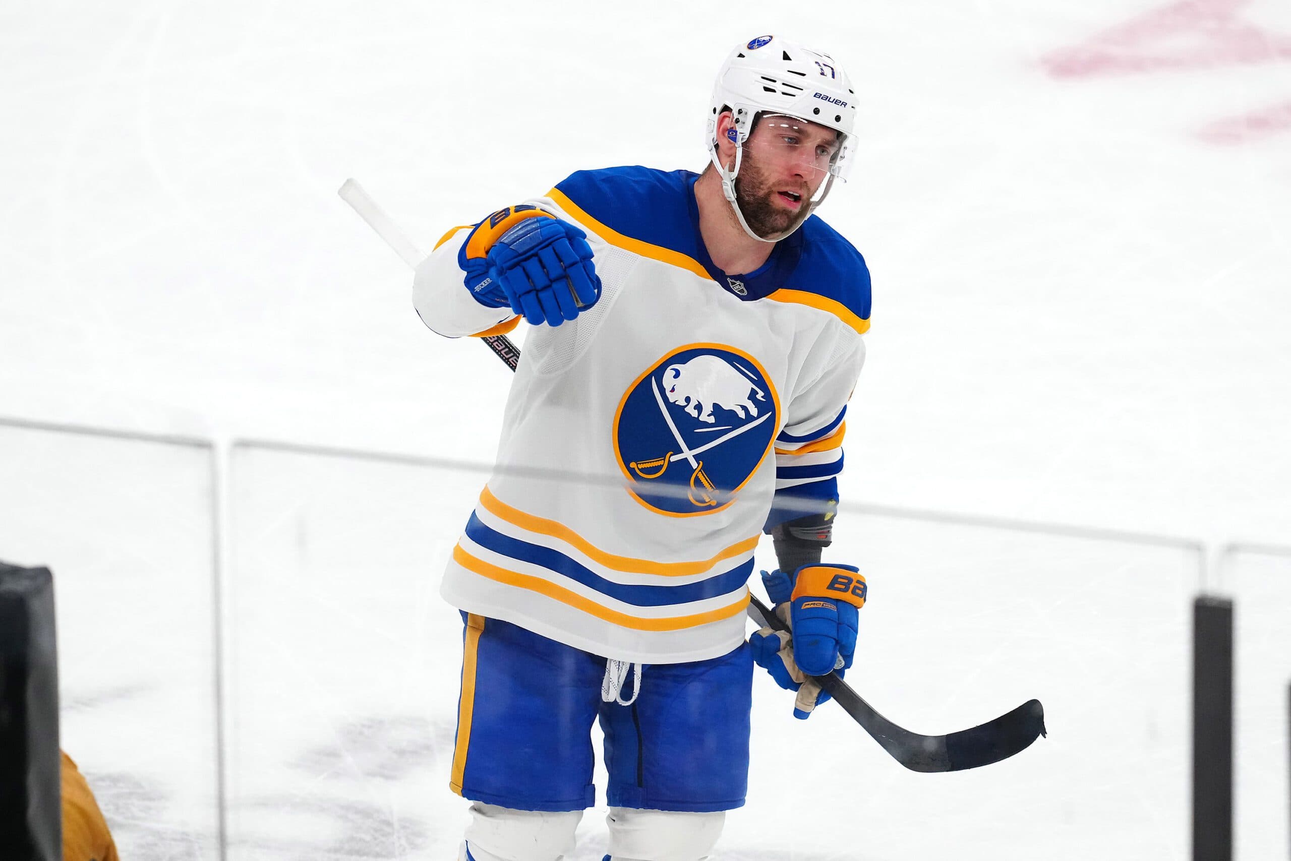 Sabres sign Jason Zucker to two-year contract extension