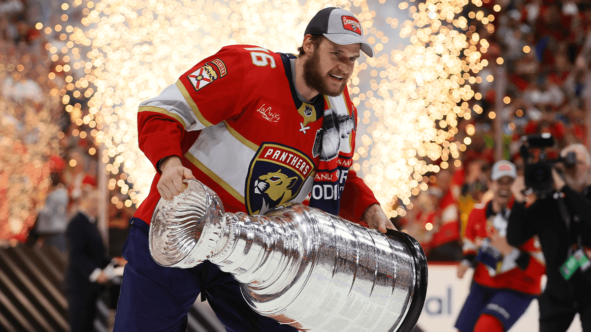 Panthers’ Aleksander Barkov to miss 7-9 months with ACL, MCL injuries