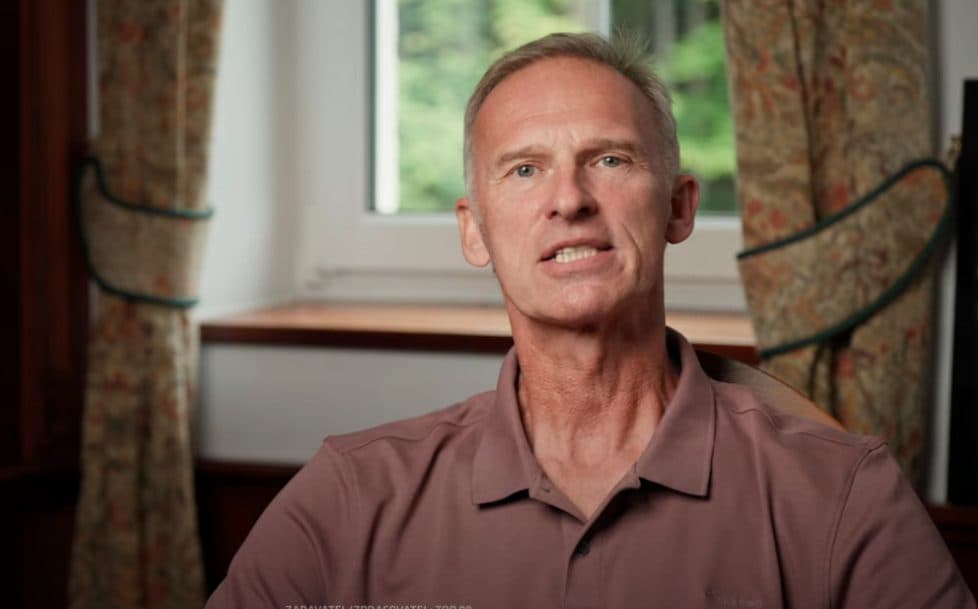 Czech officials back former NHL goalie Dominik Hasek against Russian threats