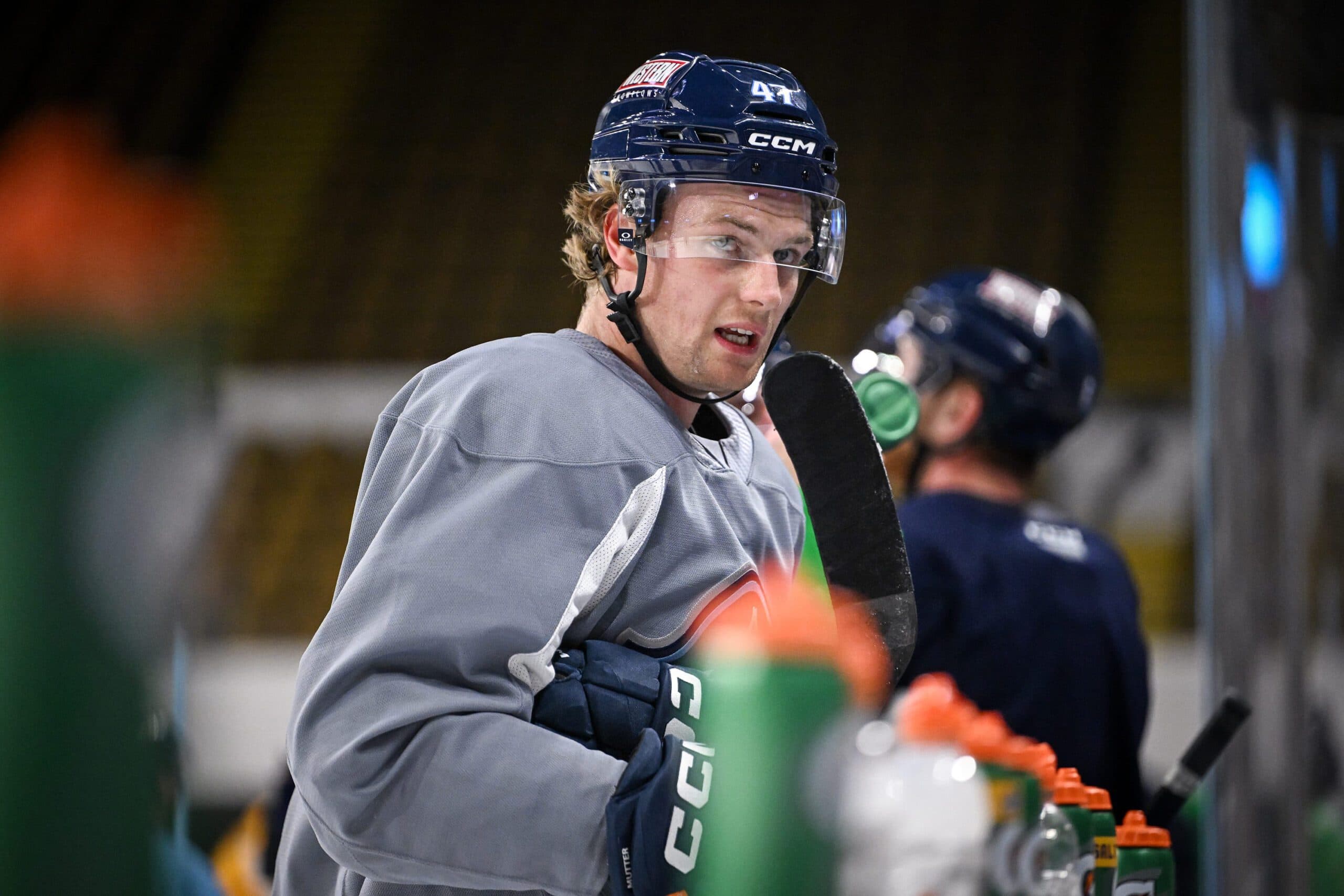 Predators sign Navrin Mutter to one-year contract