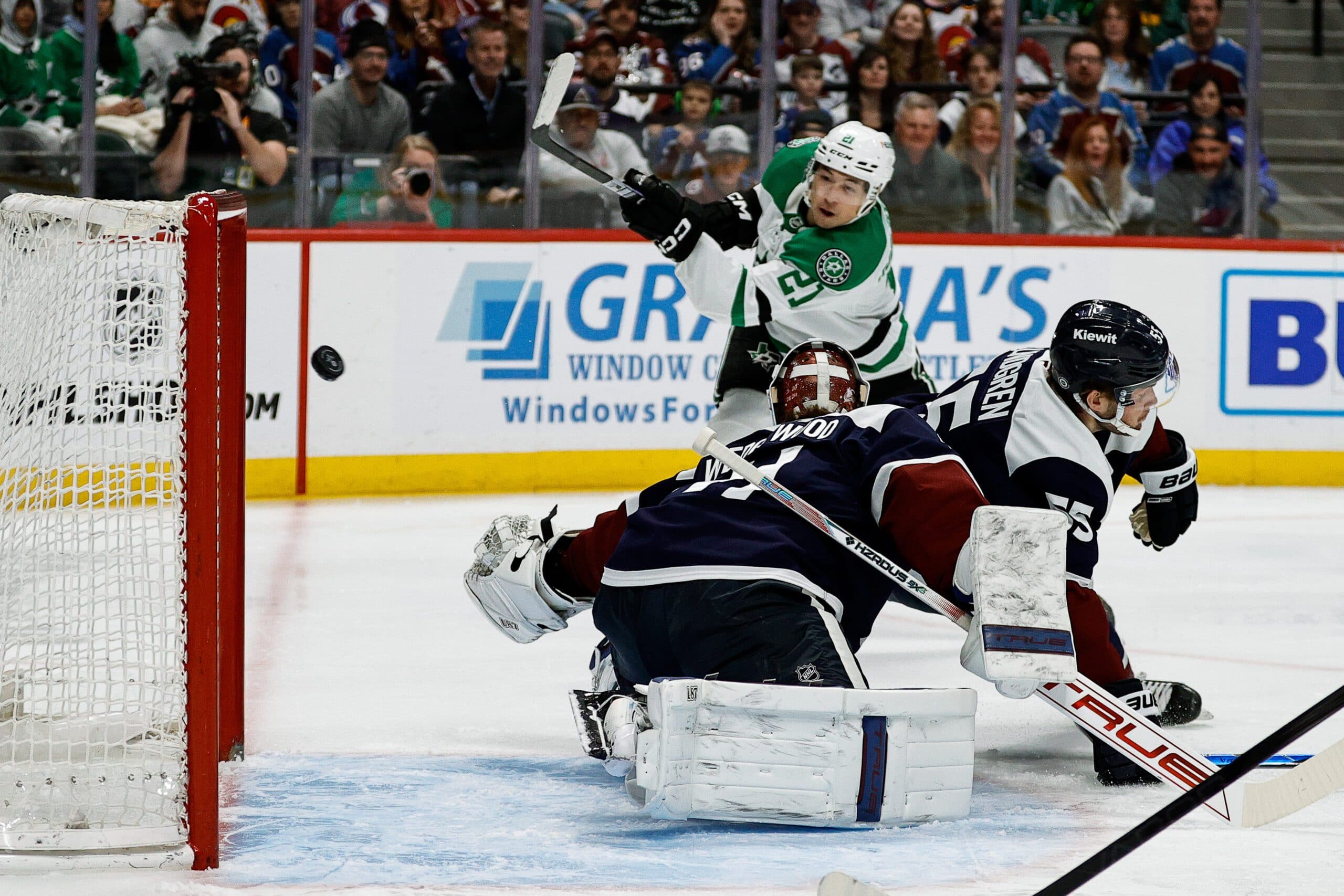 Jason Robertson and Mackenzie Blackwood