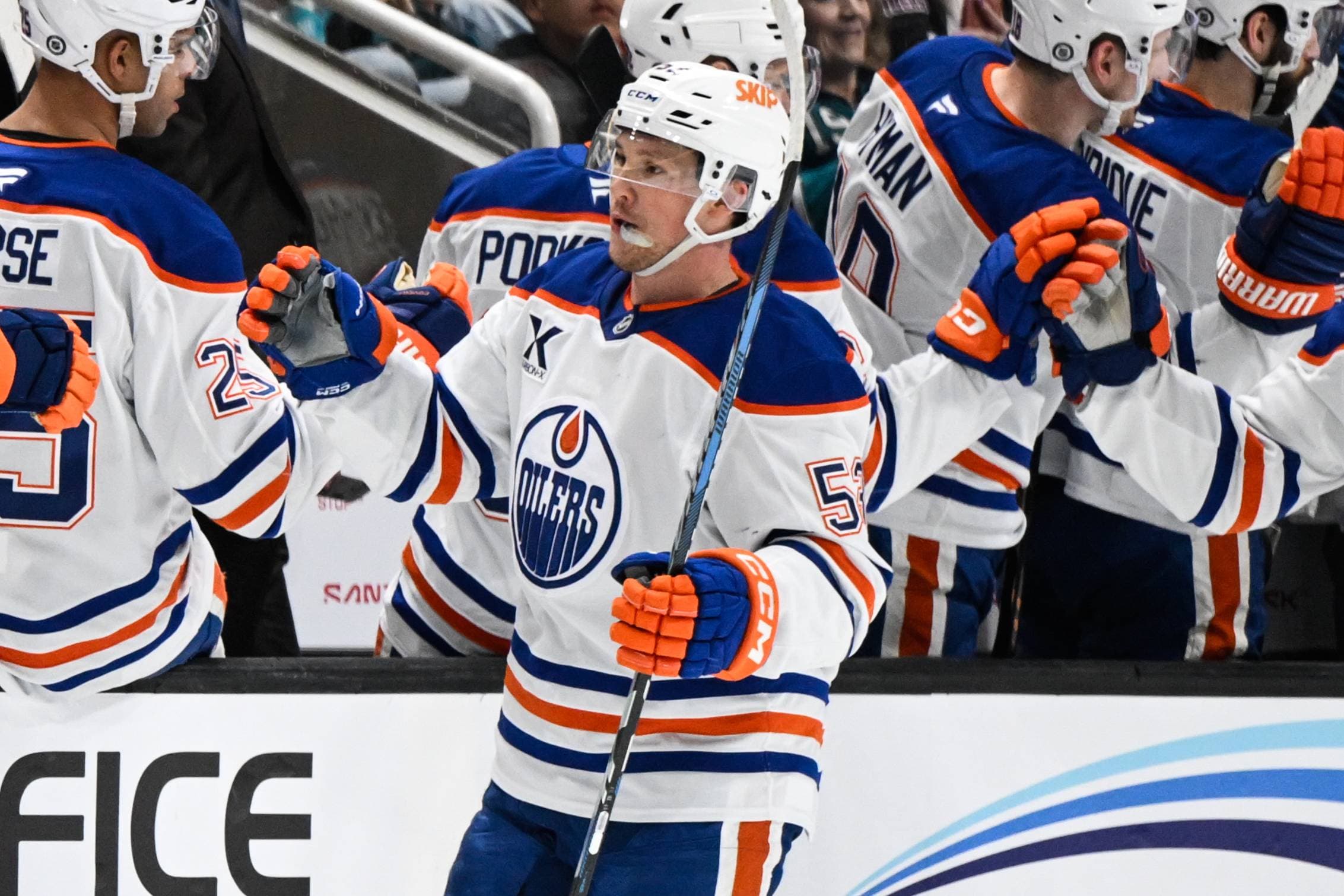 Jeff Skinner qualifies for playoffs for first time in 1,000+ game career